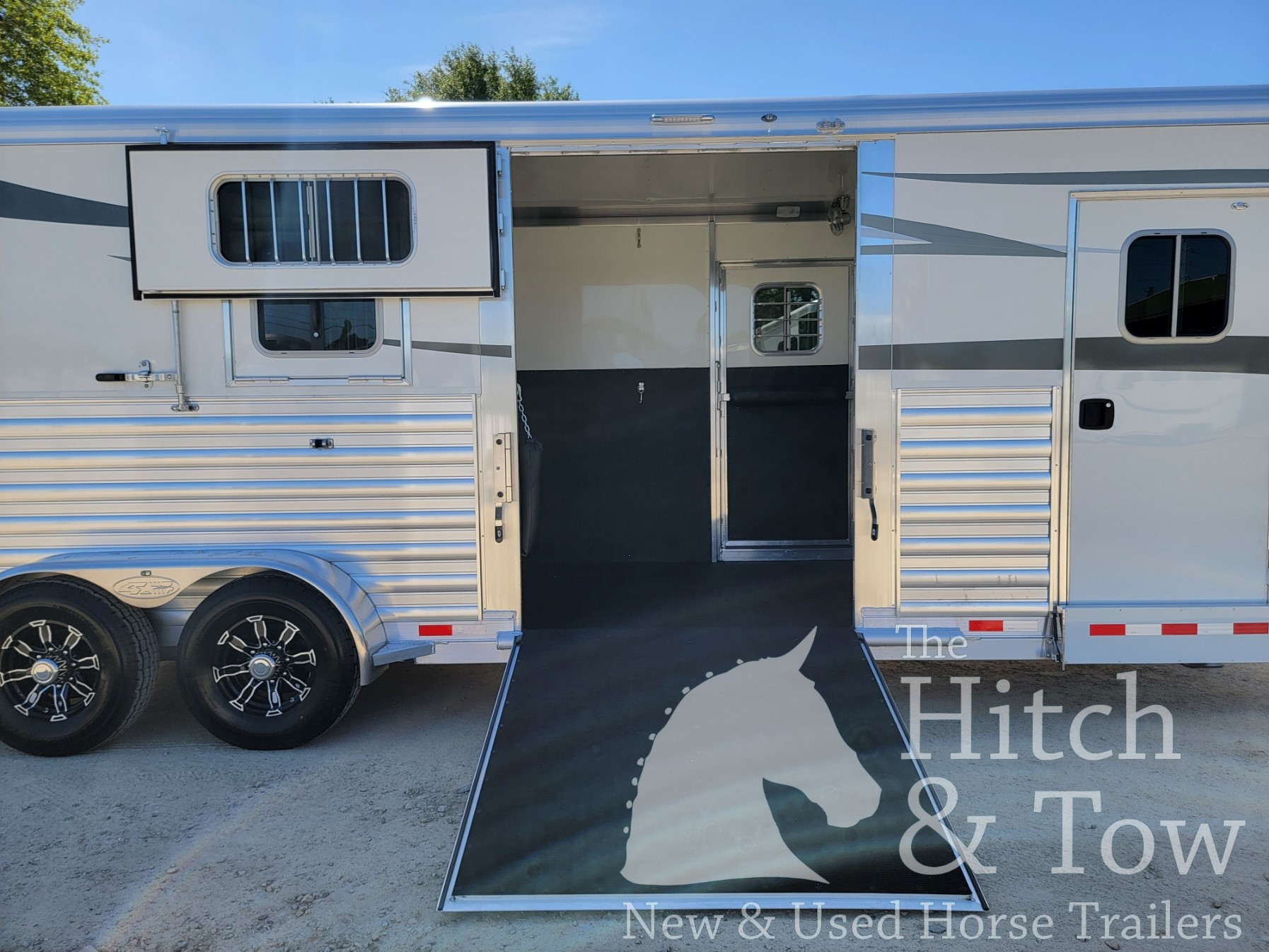 2025 4 STAR 2+1 W/ WERM, 5′ DR DESSING ROOM, 8′ BOX STALL & MORE!! $54,900