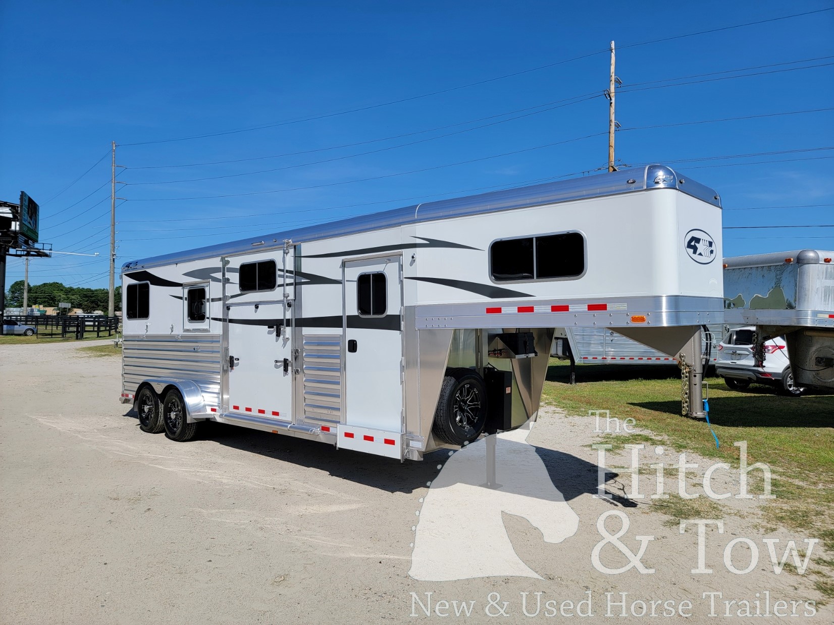 2025 4 STAR 2+1 W/ WERM, 5′ DR DESSING ROOM, 8′ BOX STALL & MORE!! $54,900