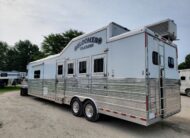 2010 BLOOMER 4 HORSE W/ 17′ LIVING QUARTERS, SLIDE, GENERATOR, & TONS OF UPGRADES!! $100,500