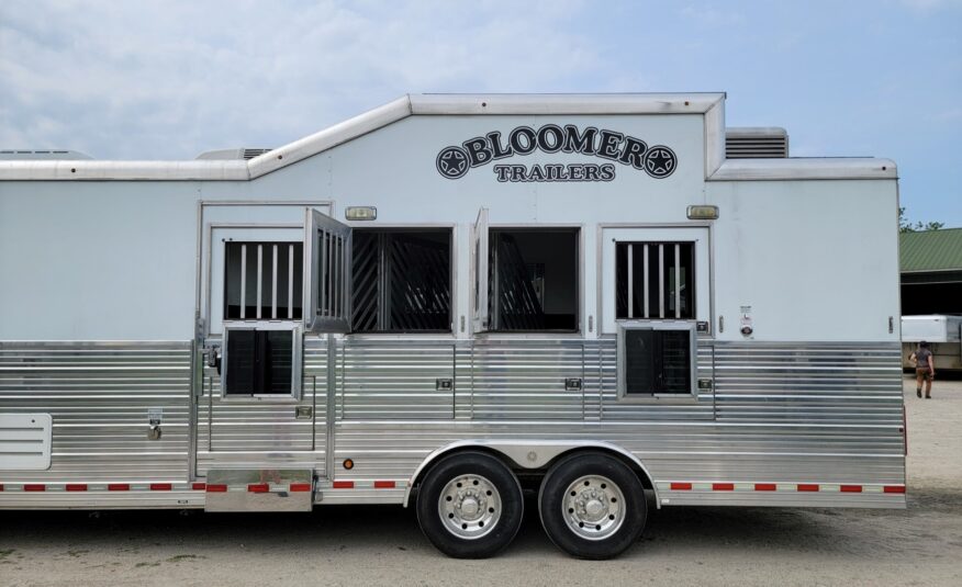 2010 BLOOMER 4 HORSE W/ 17′ LIVING QUARTERS, SLIDE, GENERATOR, & TONS OF UPGRADES!! $100,500