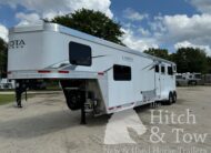 2022 LAKOTA CHARGER EDITION 2 HORSE STRAIGHT LOAD GOOSENECK WITH 9′ LQ & MID-TACK! $53,900