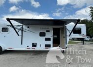 2022 LAKOTA CHARGER EDITION 2 HORSE STRAIGHT LOAD GOOSENECK WITH 9′ LQ & MID-TACK! $53,900