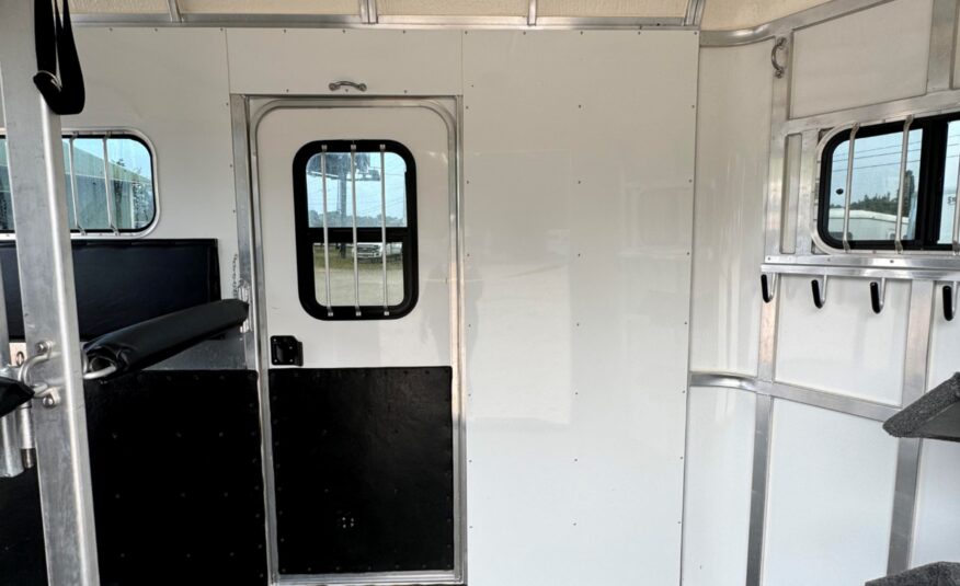 LIKE NEW 2022 GORE 2 HORSE WITH SIDE RAMP/ NO DRESSING ROOM!! $21,900