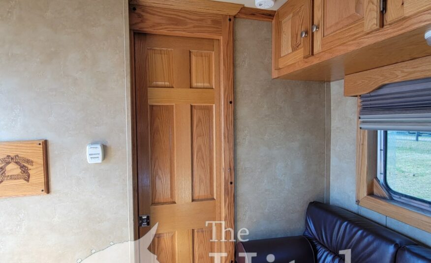 2014 4 STAR 3+1 W/ OPTION TO HAUL 5! 9′ LIVING QUARTERS W/ TONS OF UPGRADES!! $39,900