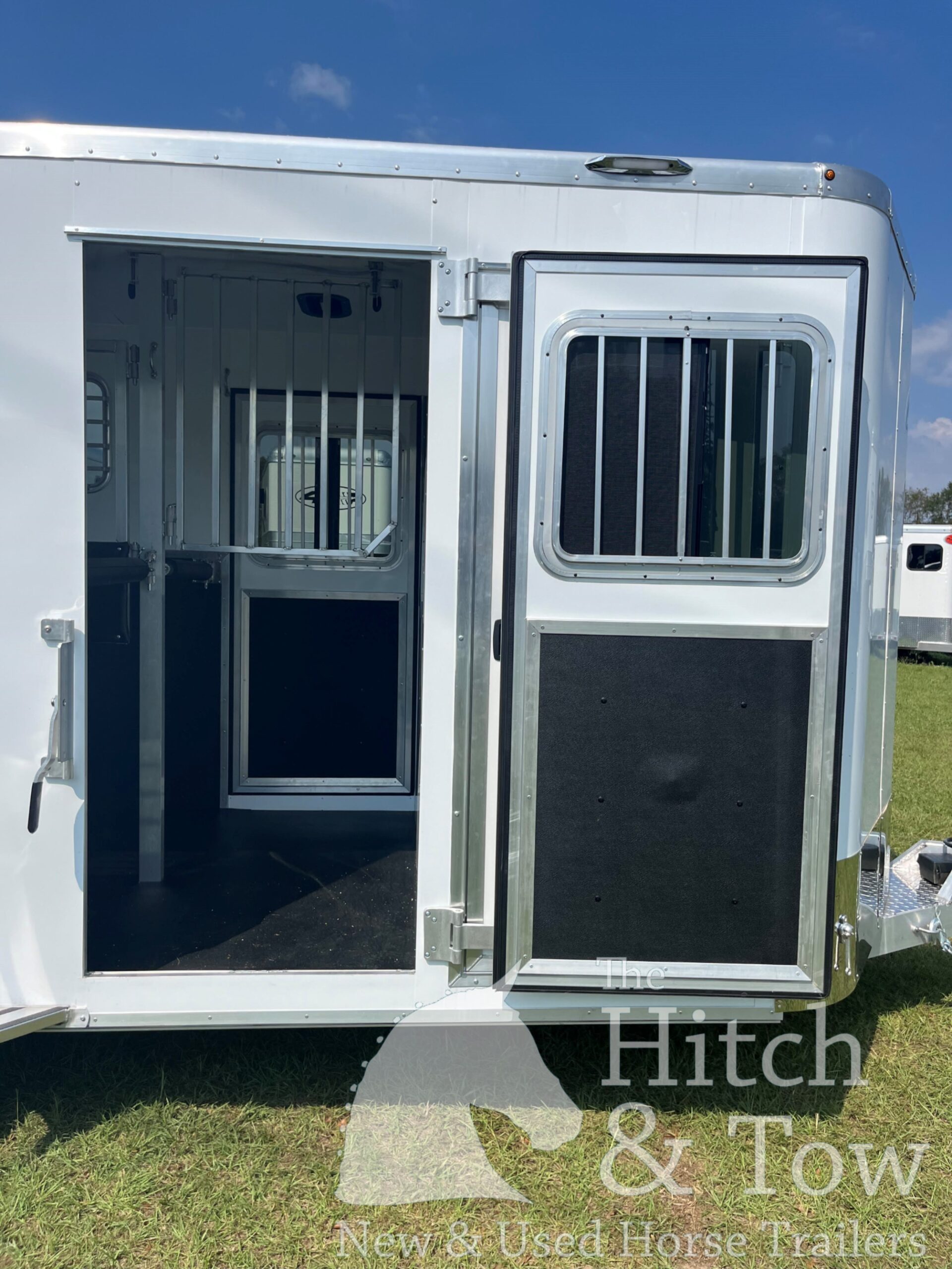 2025 KIEFERBILT KRUISER 2 HORSE BUMPER PULL W/ DRESSING ROOM $21,900