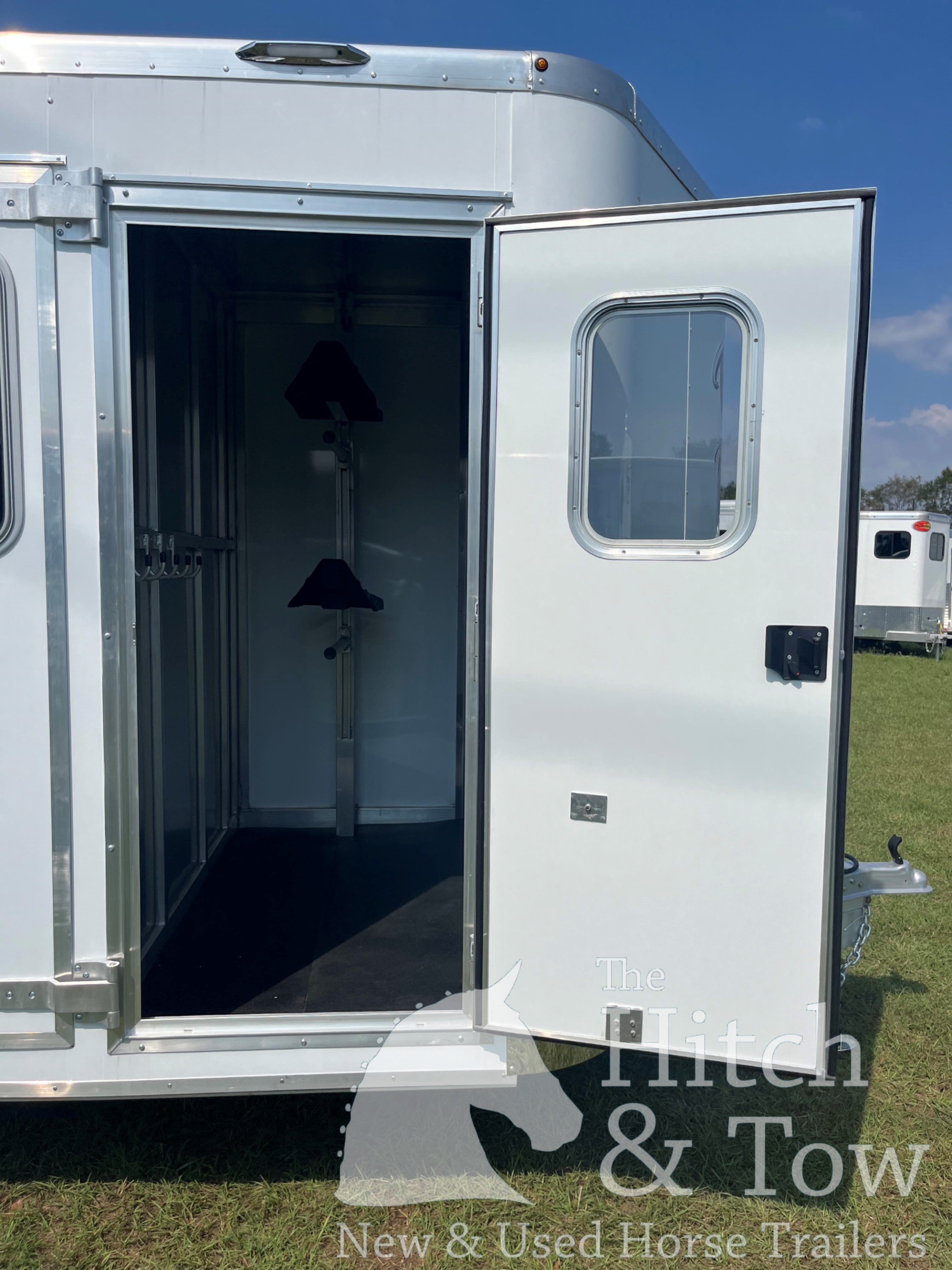 2025 KIEFERBILT KRUISER 2 HORSE BUMPER PULL W/ DRESSING ROOM $21,900