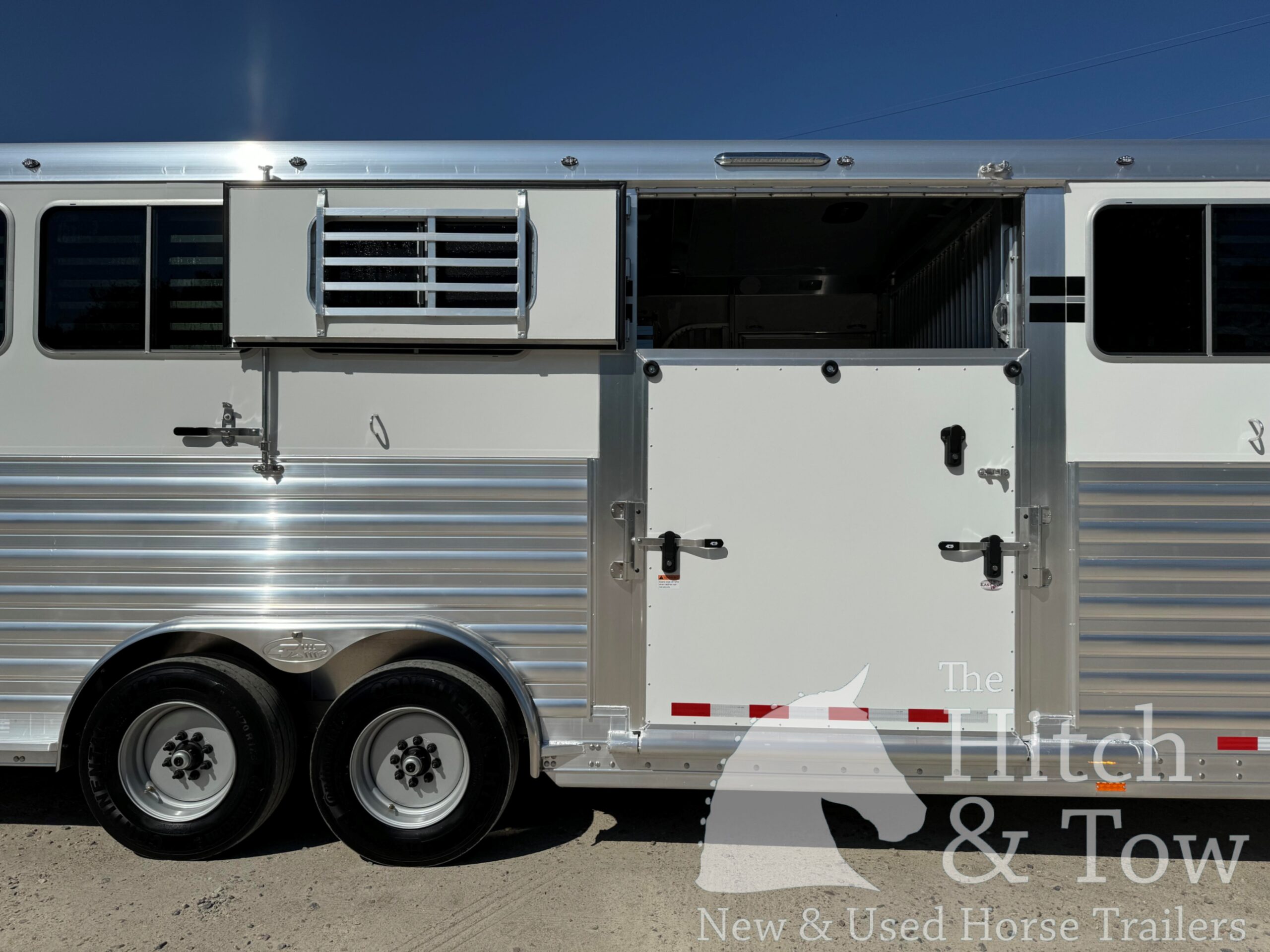 2025 4 STAR 6-8 HORSE HEAD TO HEAD W/ AIR RIDE & MANY UPGRADES $145,900