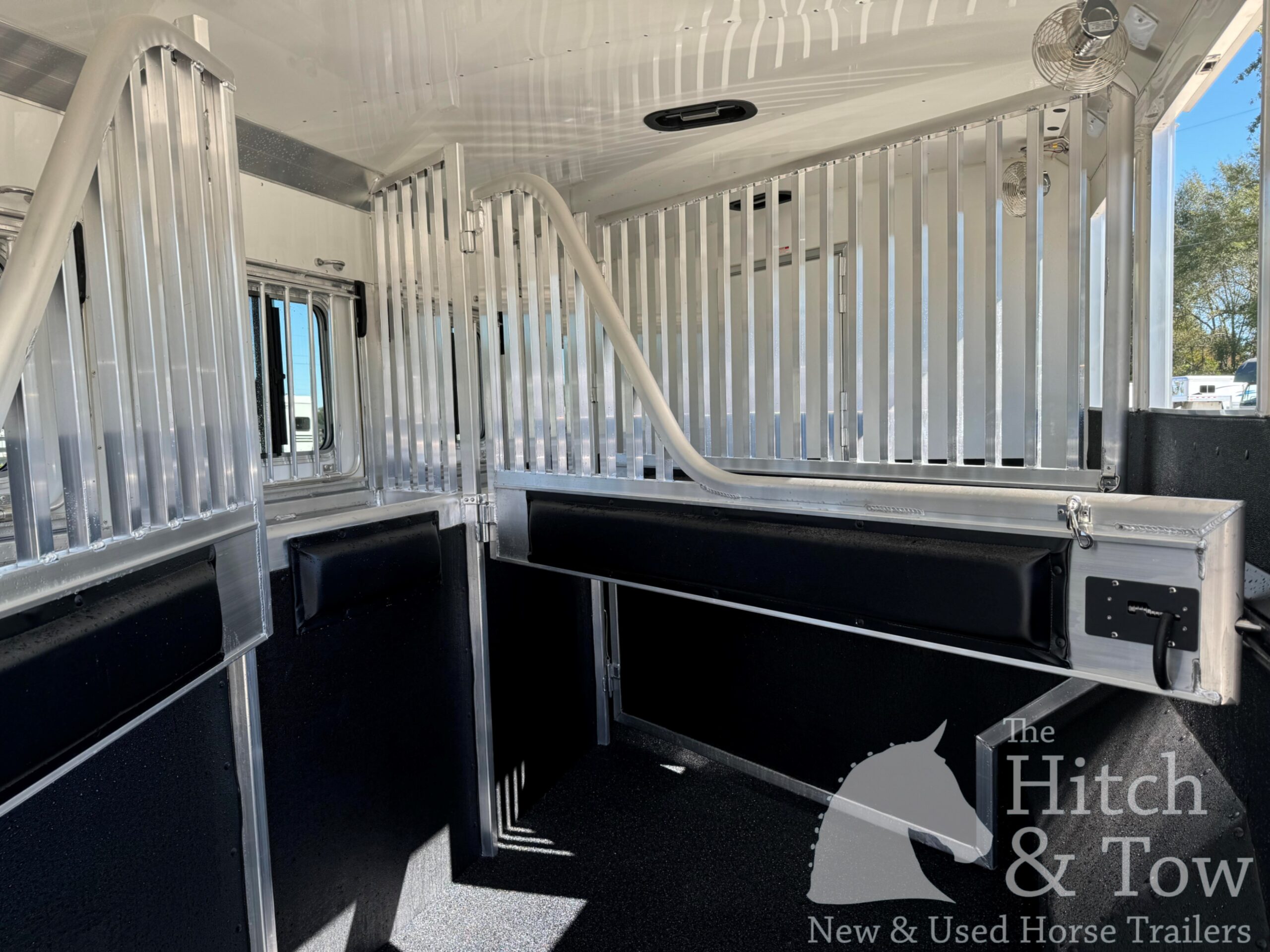 2023 4 STAR DELUXE 4 HORSE W/ 15′ OUTBACK LIVING QUARTERS, TONS OF UPGRADES, & TONS OF STORAGE!! $234,000