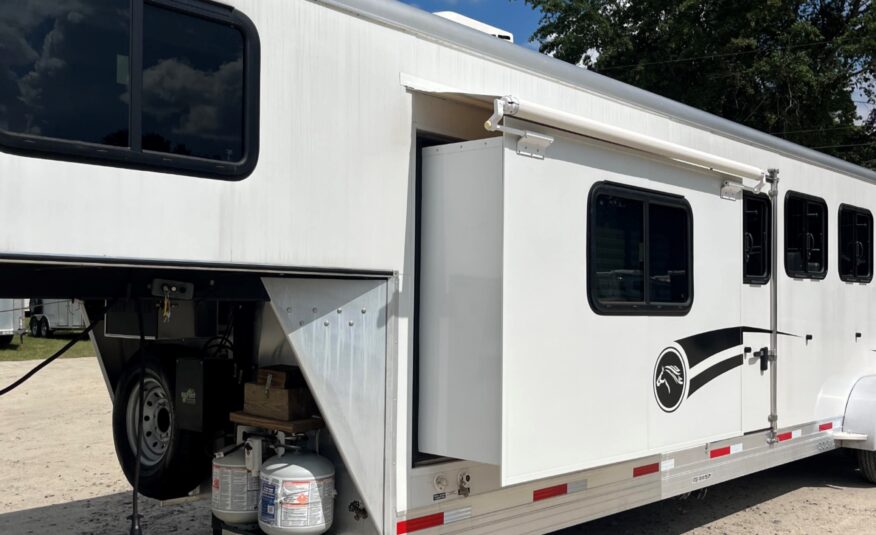 SLIGHTLY USED! 2022 SHADOW 4 HORSE SLANT LOAD LIVING QUARTERS TRAILER W/ UPGRADES $45,900