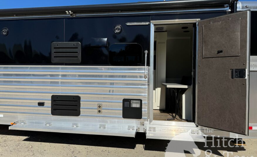 2023 4 STAR DELUXE 4 HORSE W/ 15′ OUTBACK LIVING QUARTERS, TONS OF UPGRADES, & TONS OF STORAGE!! $234,000