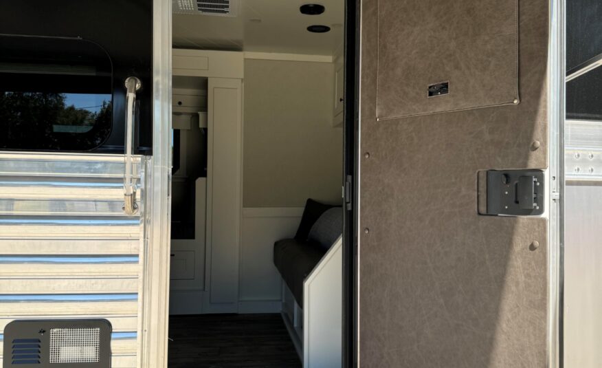 2023 4 STAR DELUXE 4 HORSE W/ 15′ OUTBACK LIVING QUARTERS, TONS OF UPGRADES, & TONS OF STORAGE!! $234,000