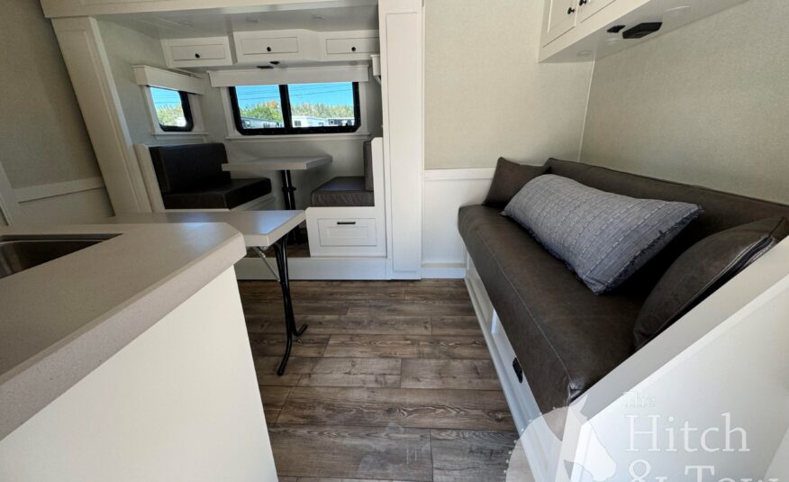 2023 4 STAR DELUXE 4 HORSE W/ 15′ OUTBACK LIVING QUARTERS, TONS OF UPGRADES, & TONS OF STORAGE!! $234,000