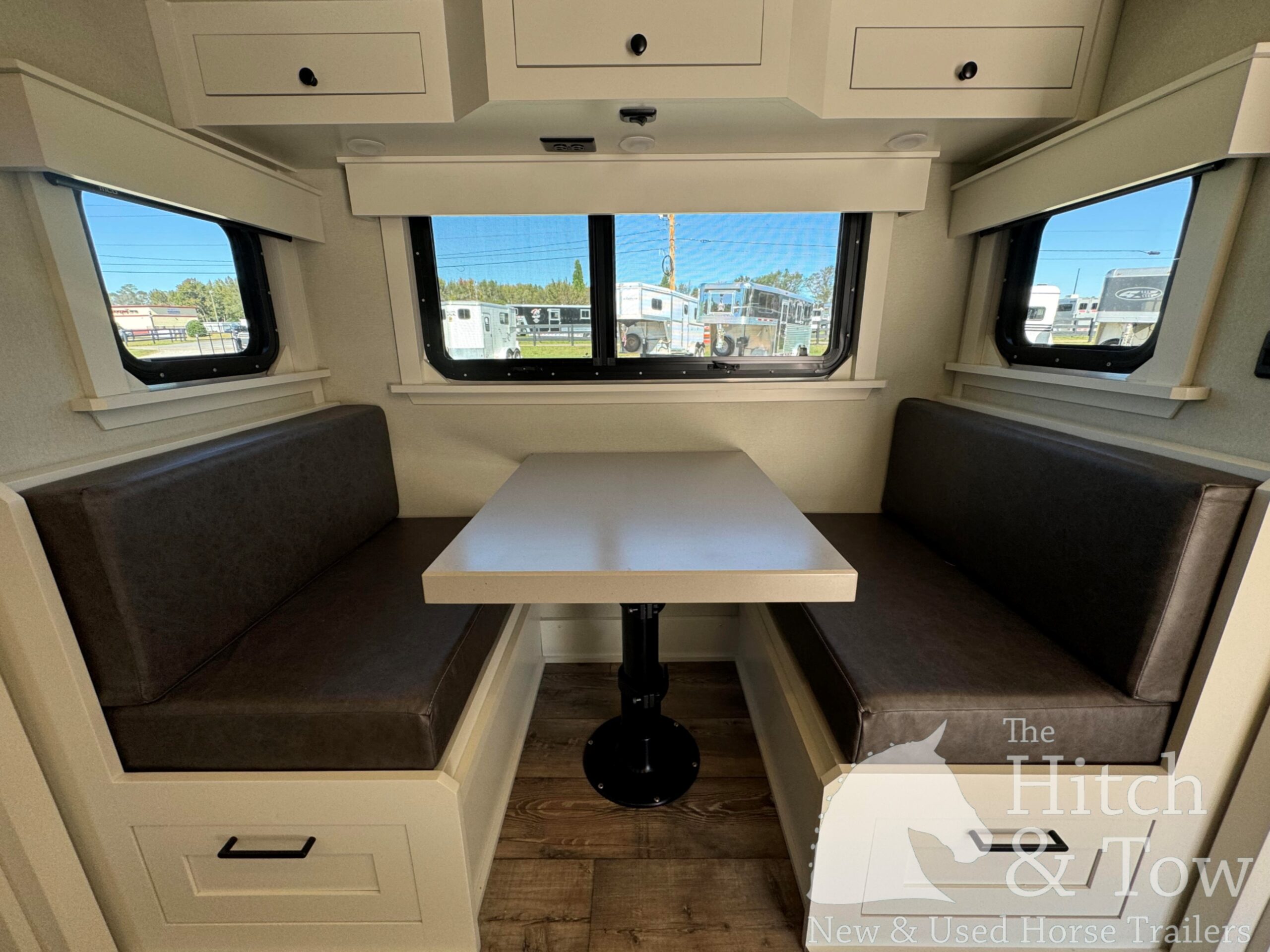 2023 4 STAR DELUXE 4 HORSE W/ 15′ OUTBACK LIVING QUARTERS, TONS OF UPGRADES, & TONS OF STORAGE!! $234,000