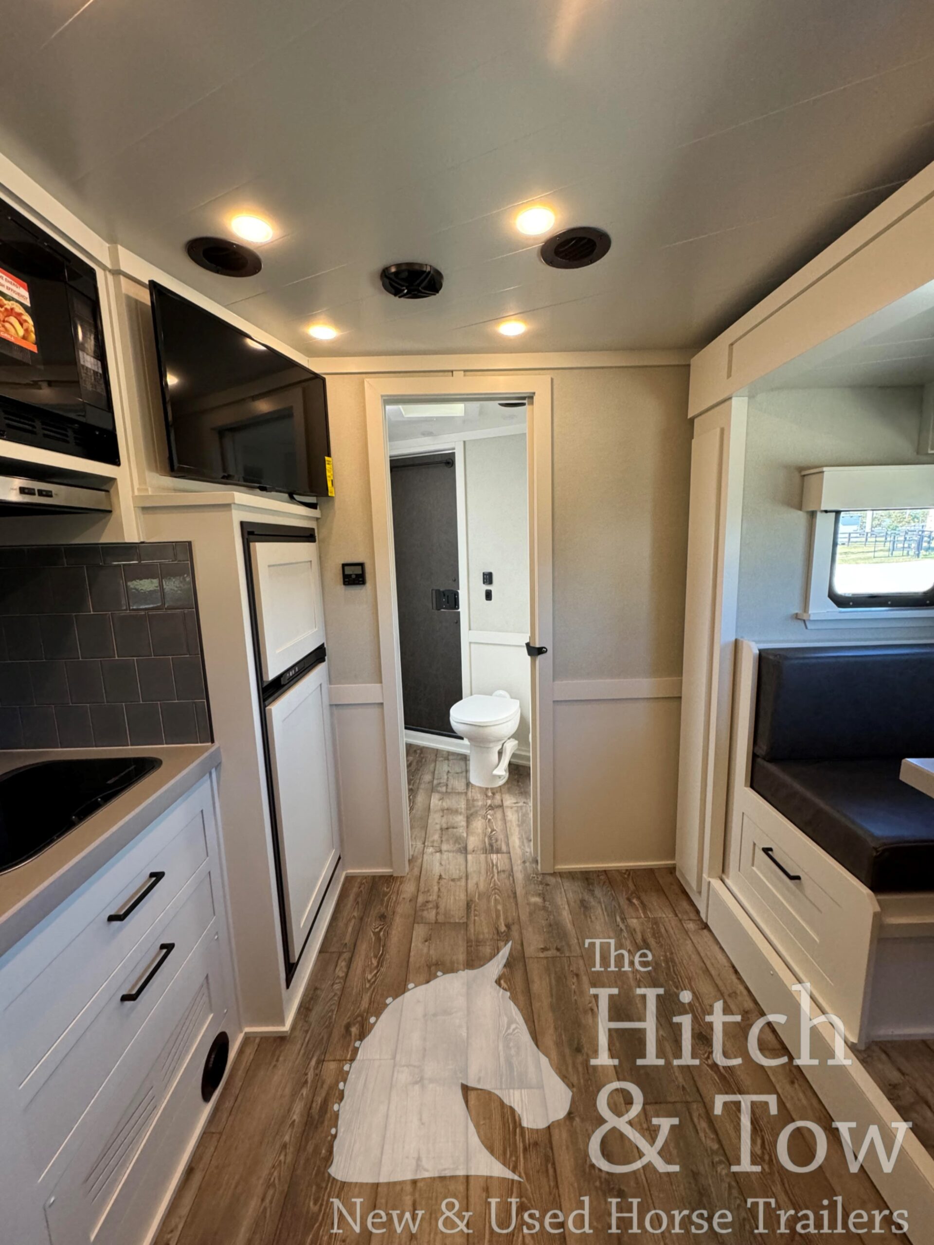 2023 4 STAR DELUXE 4 HORSE W/ 15′ OUTBACK LIVING QUARTERS, TONS OF UPGRADES, & TONS OF STORAGE!! $234,000