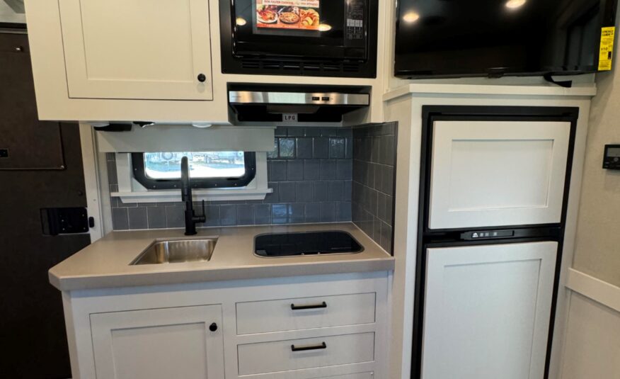 2023 4 STAR DELUXE 4 HORSE W/ 15′ OUTBACK LIVING QUARTERS, TONS OF UPGRADES, & TONS OF STORAGE!! $234,000