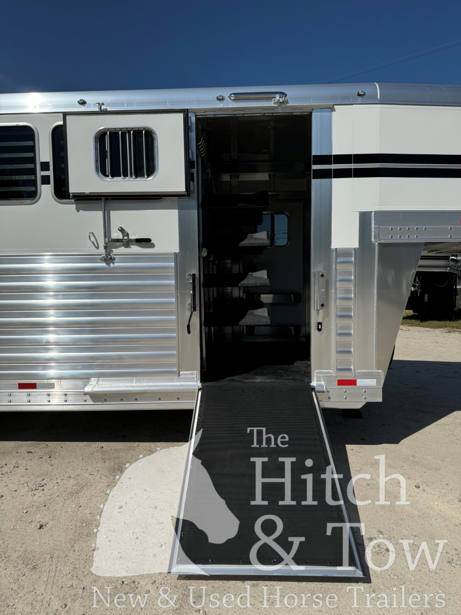 2025 4 STAR 6-8 HORSE HEAD TO HEAD W/ AIR RIDE & MANY UPGRADES $145,900