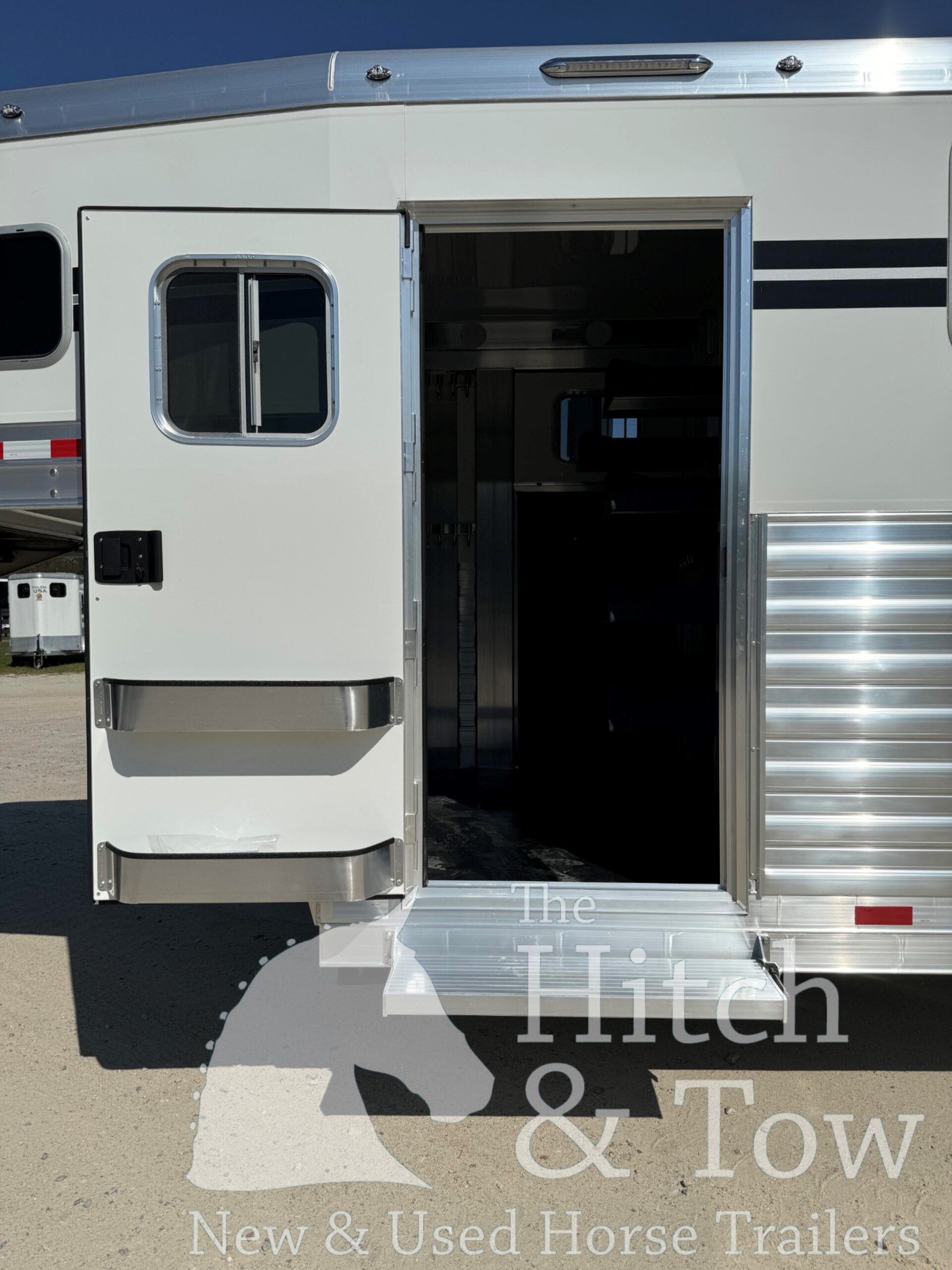 2025 4 STAR 6-8 HORSE HEAD TO HEAD W/ AIR RIDE & MANY UPGRADES $145,900