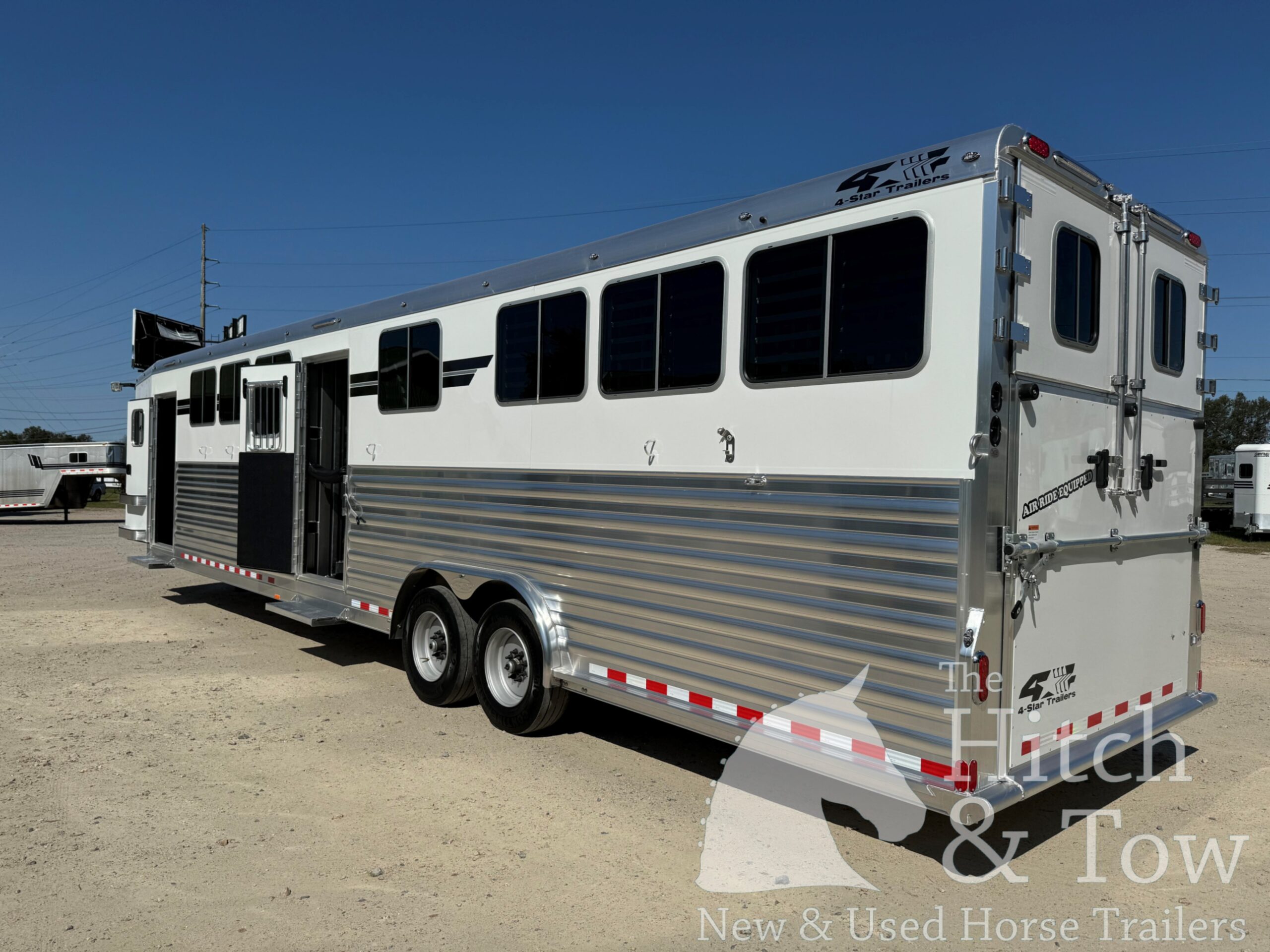 2025 4 STAR 6-8 HORSE HEAD TO HEAD W/ AIR RIDE & MANY UPGRADES $145,900