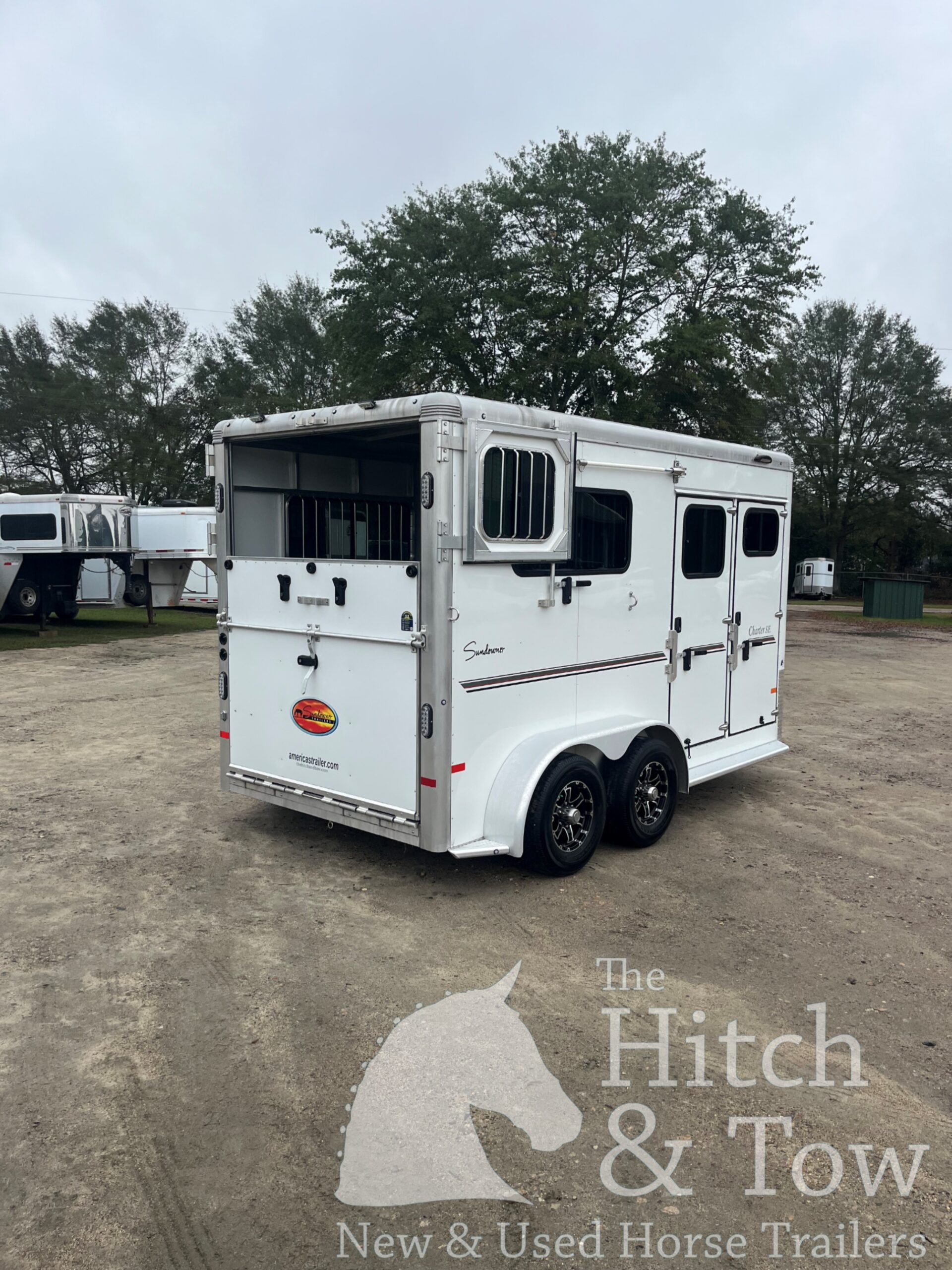 2024 SUNDOWNER CHARTER SE BUMPER PULL 2 HORSE STRAIGHT LOAD w/ GREAT FEATURES! $26,500