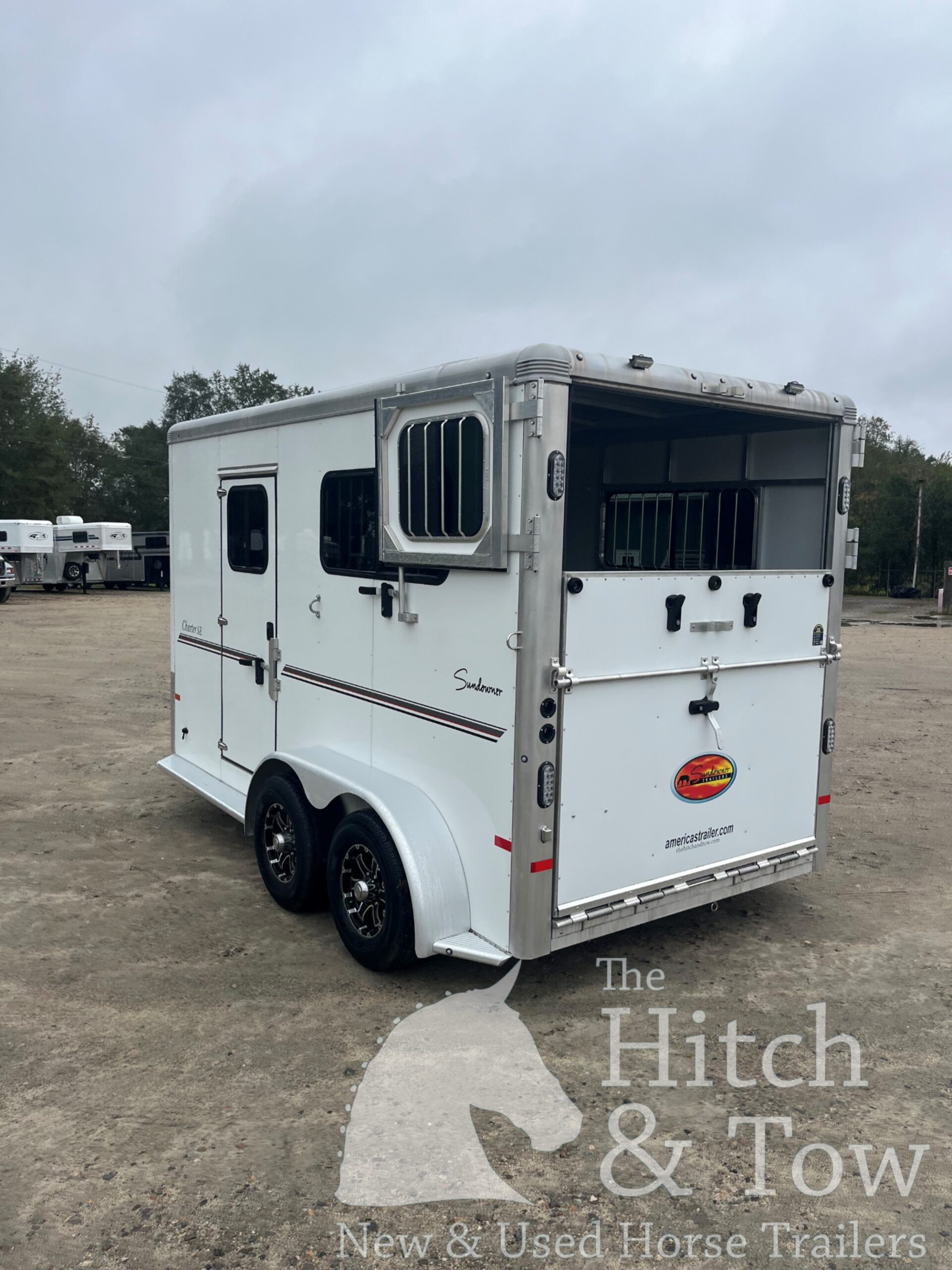 2024 SUNDOWNER CHARTER SE BUMPER PULL 2 HORSE STRAIGHT LOAD w/ GREAT FEATURES! $26,500