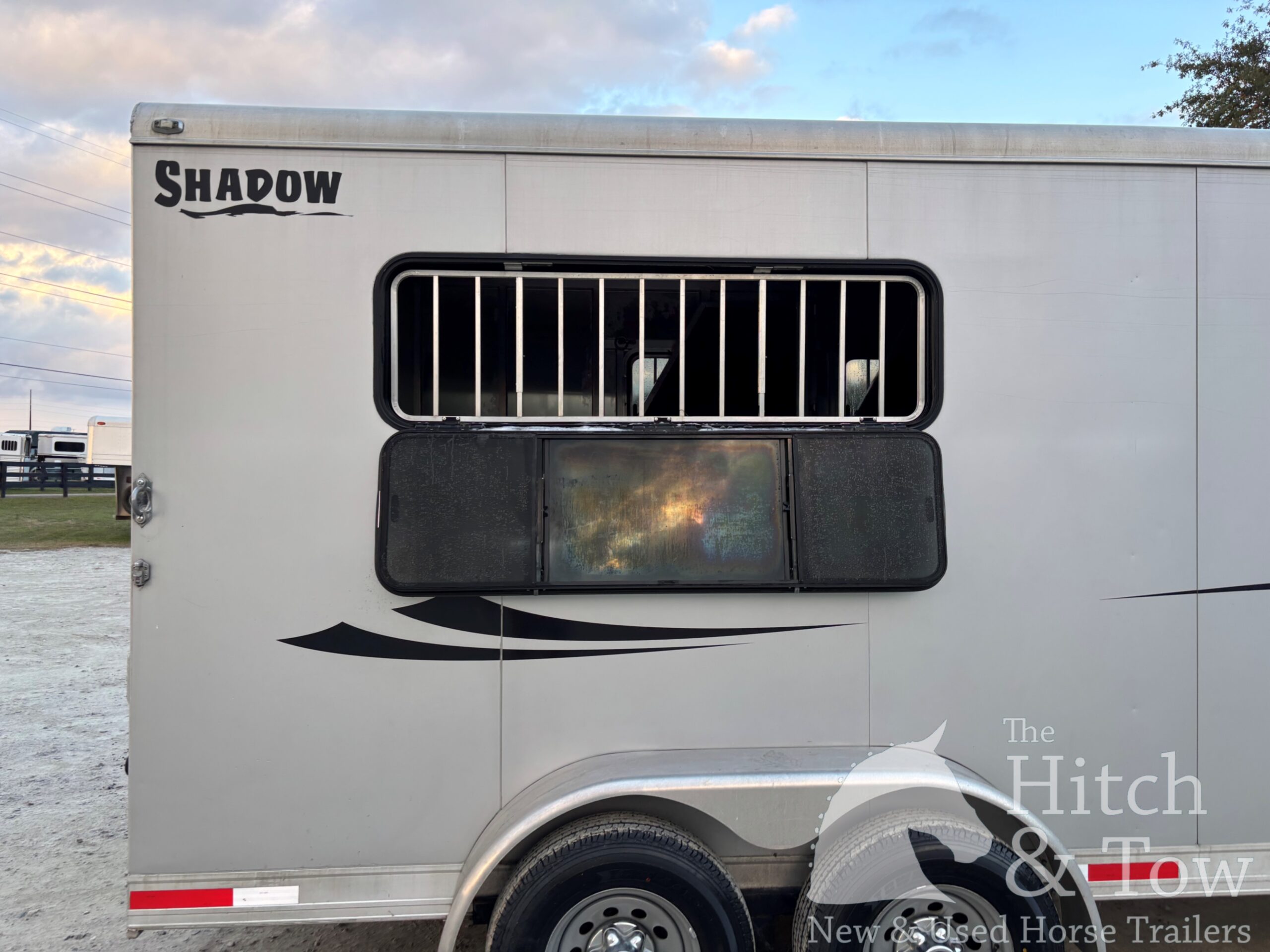 2019 SHADOW 3 HORSE GOOSENECK LOADED WITH OPTIONS! $22,900