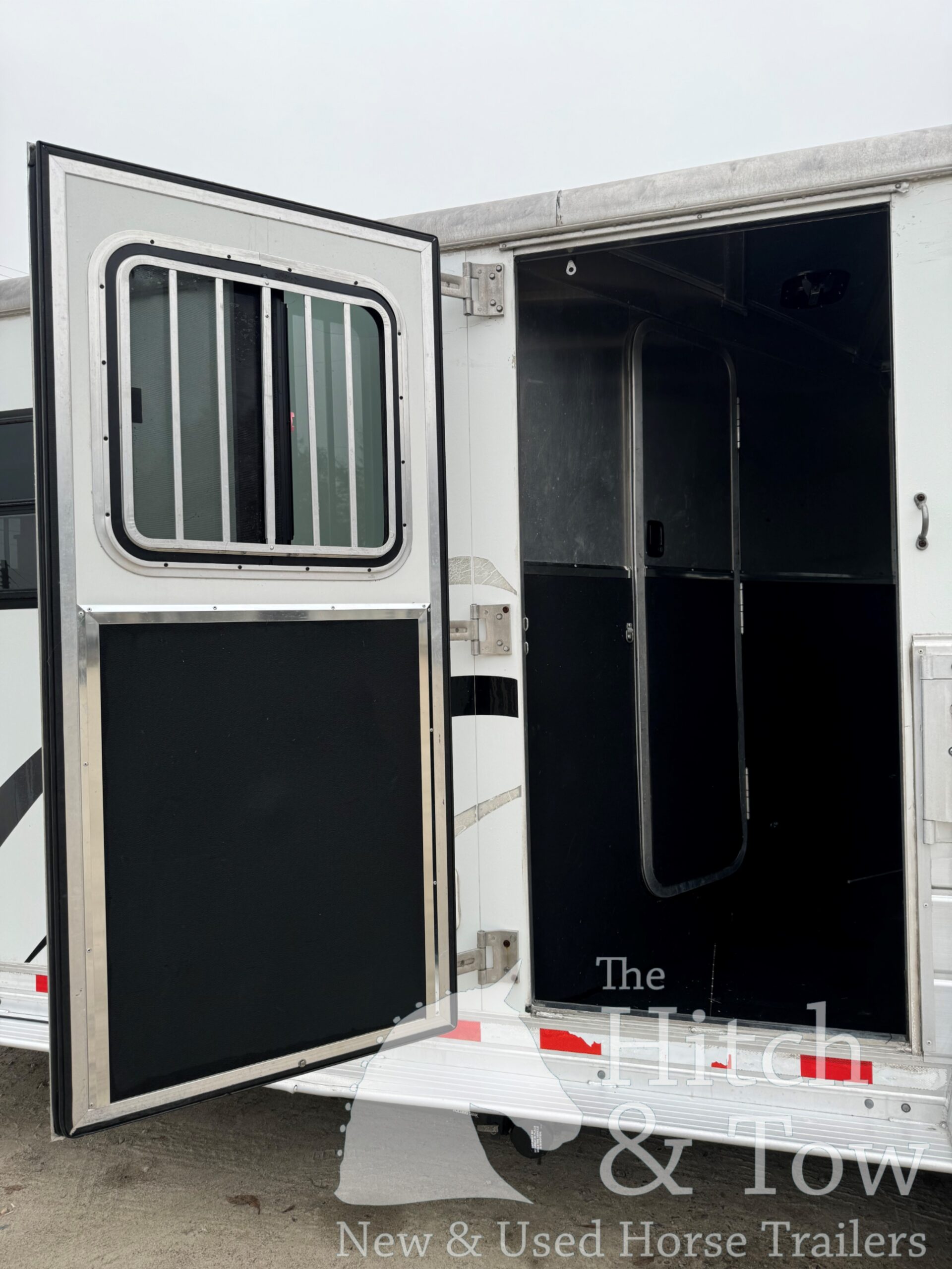 2006 KIEFERBUILT 3 HORSE w/ 8′ LIVING QUARTERS $24,500