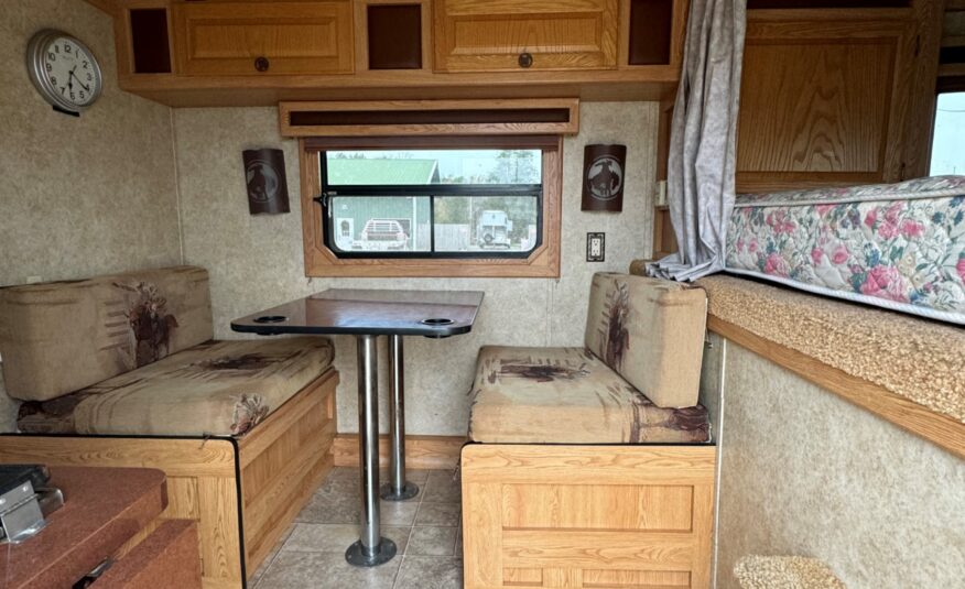 2006 KIEFERBUILT 3 HORSE w/ 8′ LIVING QUARTERS $24,500