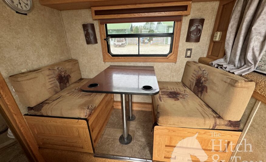 2006 KIEFERBUILT 3 HORSE w/ 8′ LIVING QUARTERS $24,500