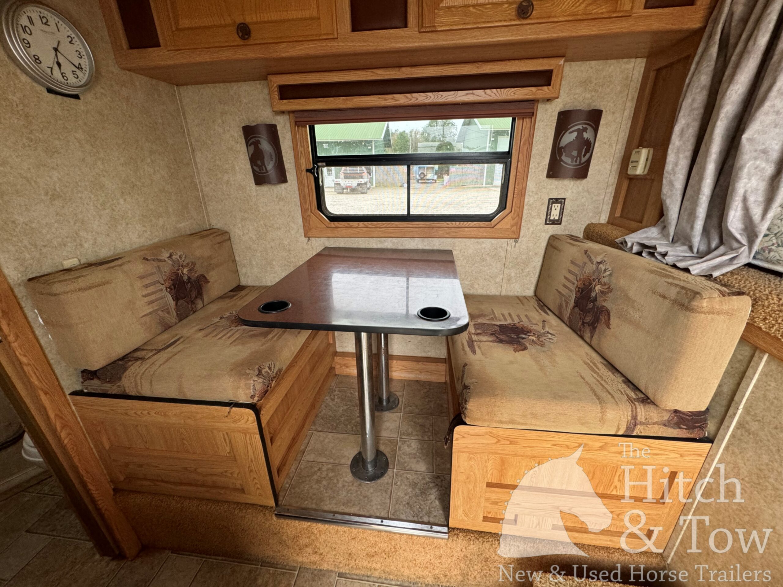 2006 KIEFERBUILT 3 HORSE w/ 8′ LIVING QUARTERS $24,500