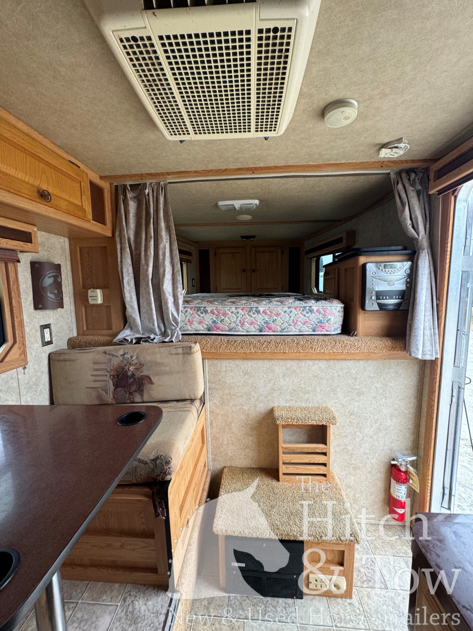 2006 KIEFERBUILT 3 HORSE w/ 8′ LIVING QUARTERS $24,500