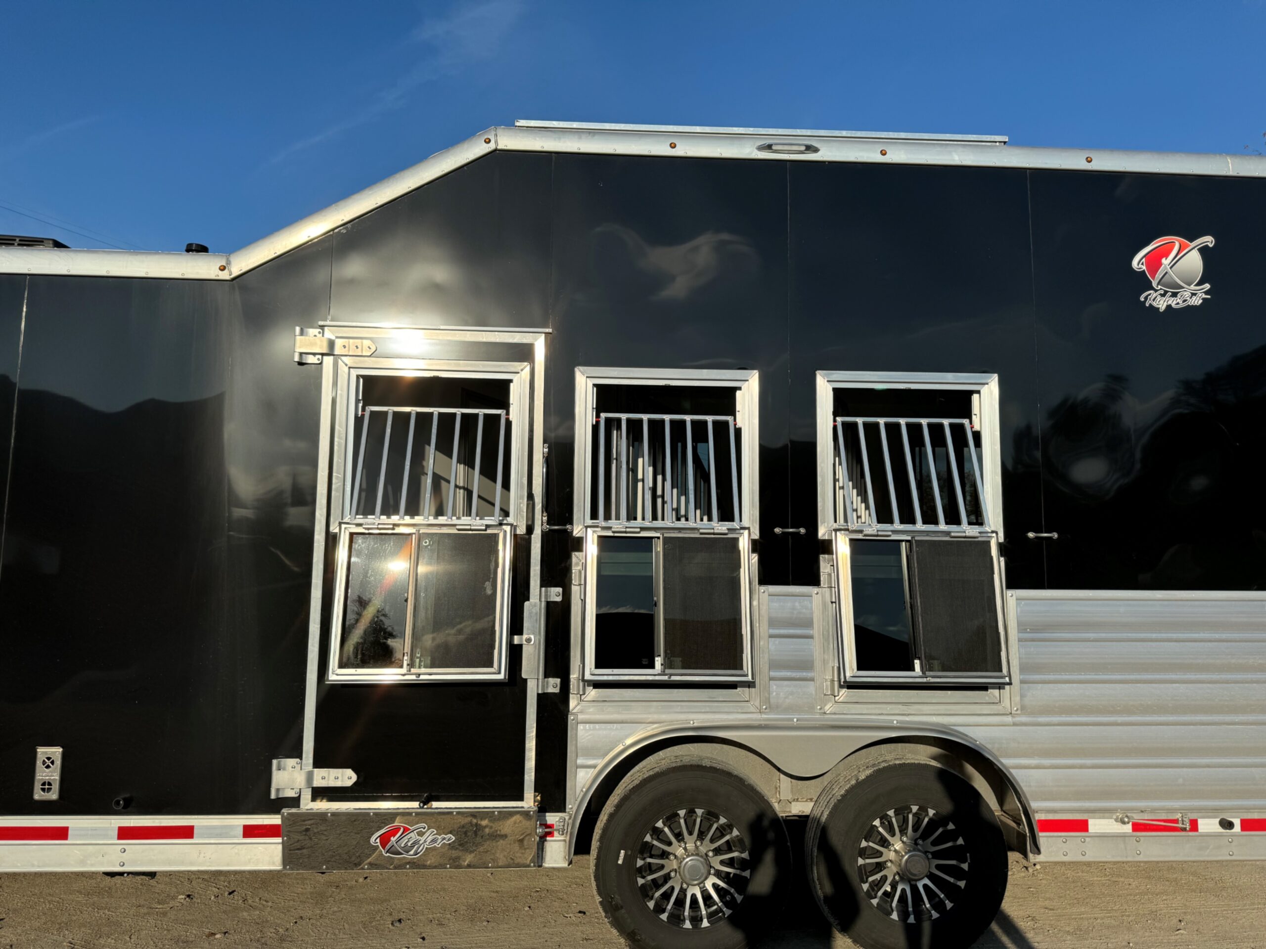 2025 KIEFERBILT 3 HORSE W/ 10′ JBJ CONVERSIONS LIVING QUARTERS, TONS OF UPGRADES, & TONS OF STORAGE!! $109,900