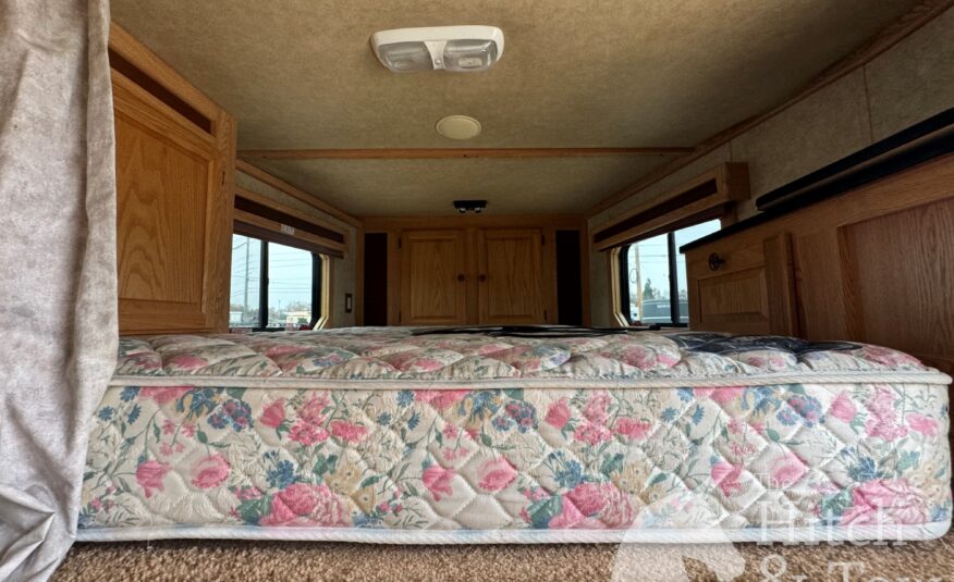 2006 KIEFERBUILT 3 HORSE w/ 8′ LIVING QUARTERS $24,500