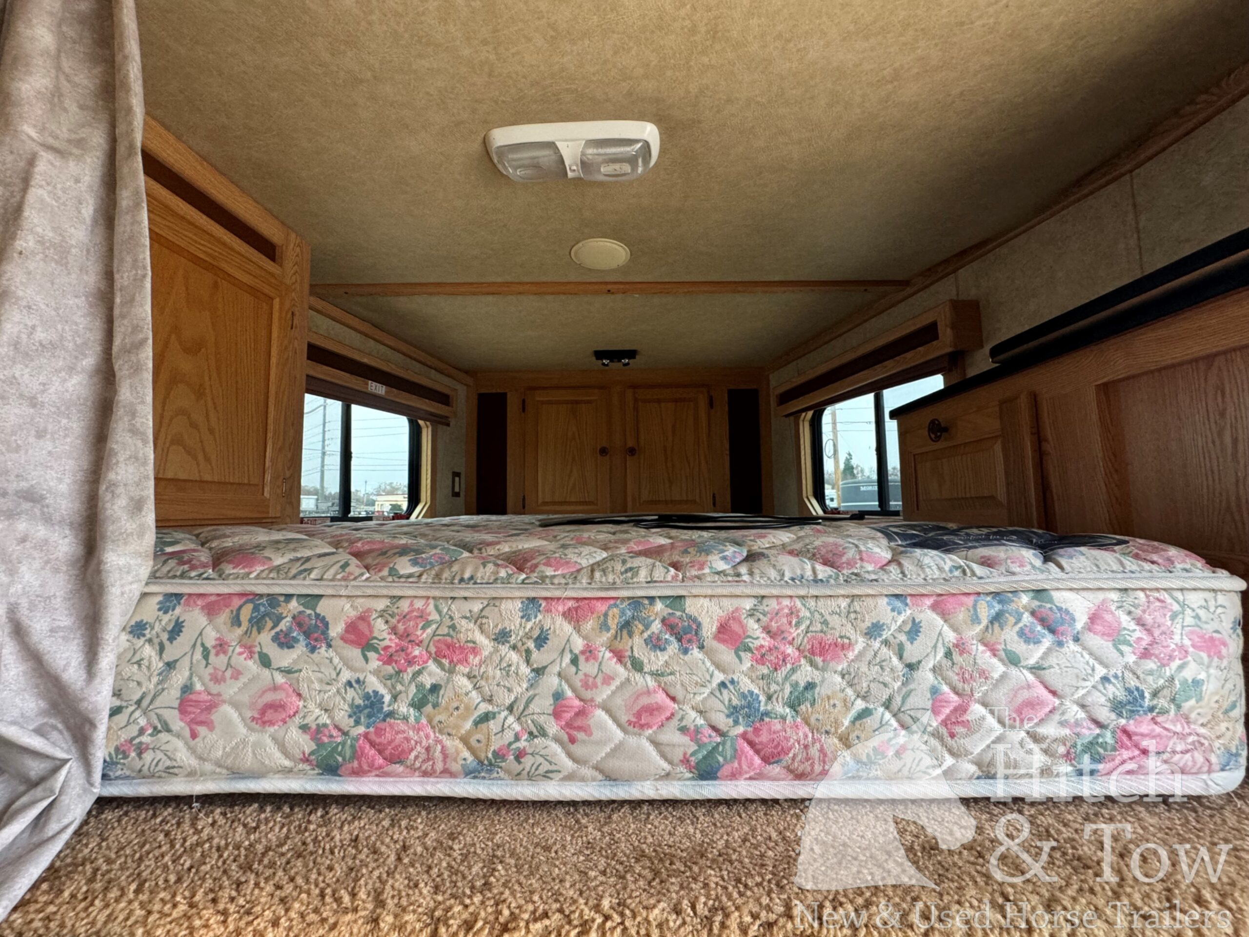 2006 KIEFERBUILT 3 HORSE w/ 8′ LIVING QUARTERS $24,500