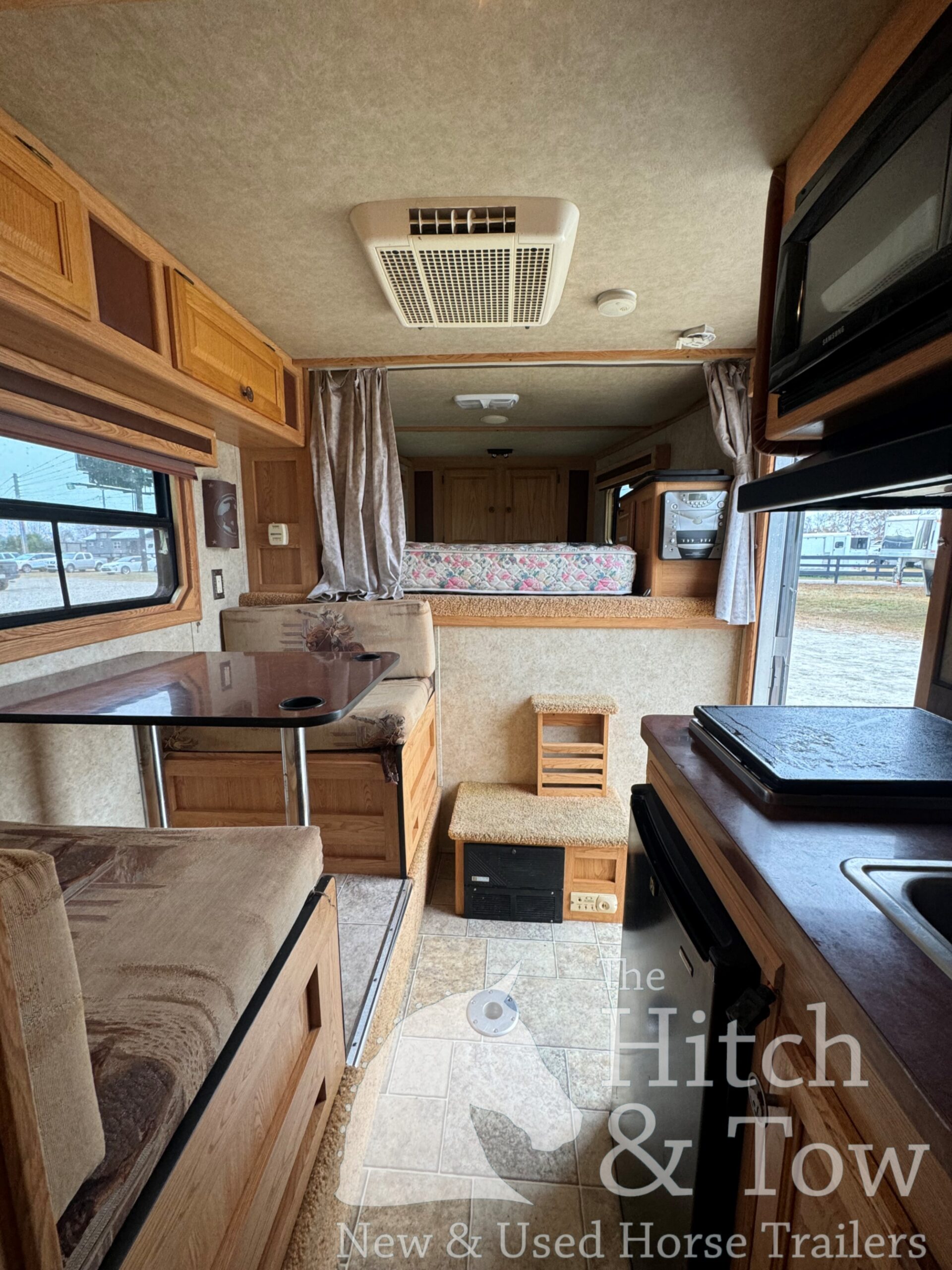 2006 KIEFERBUILT 3 HORSE w/ 8′ LIVING QUARTERS $24,500