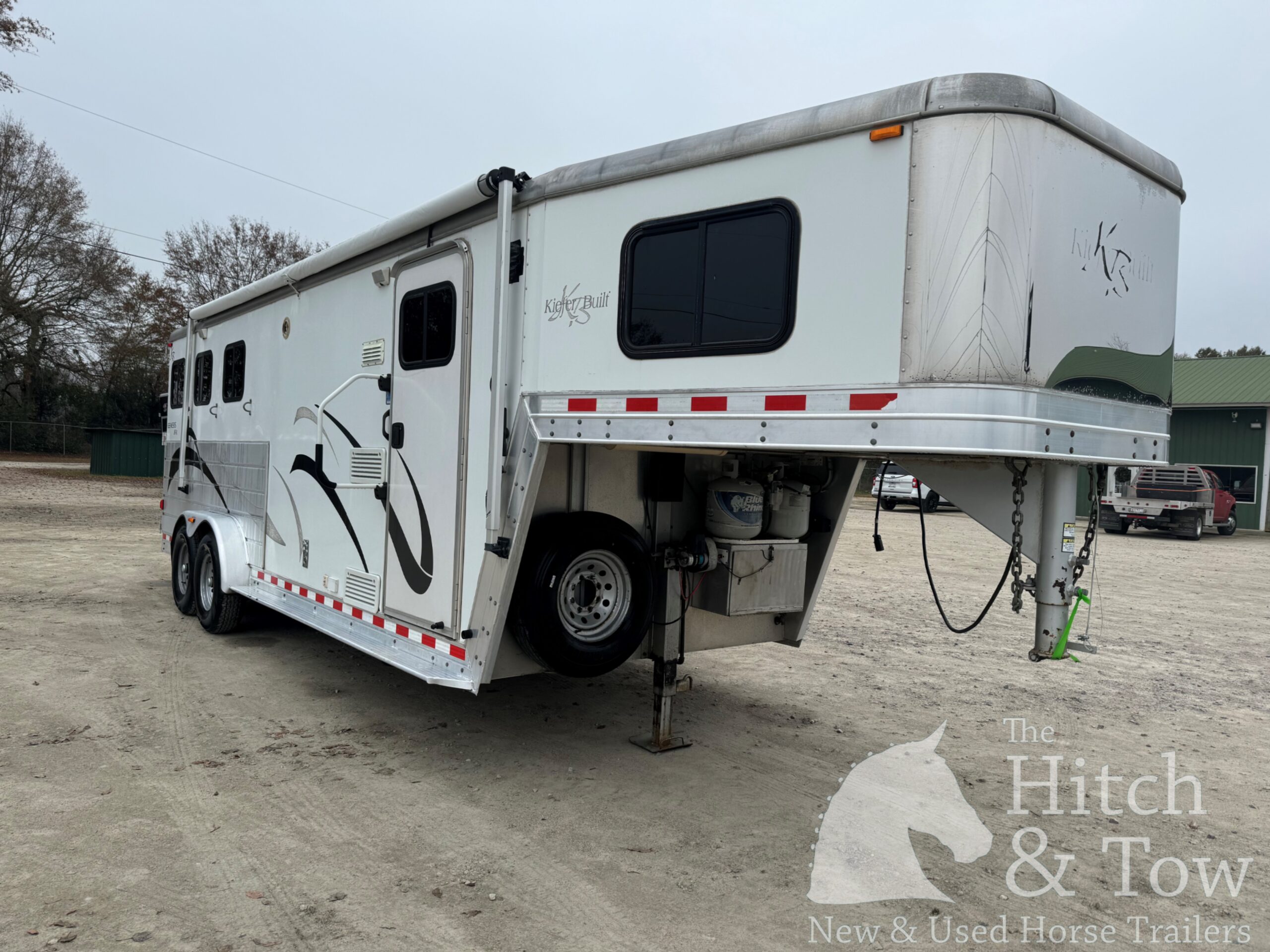 2006 KIEFERBUILT 3 HORSE w/ 8′ LIVING QUARTERS $24,500