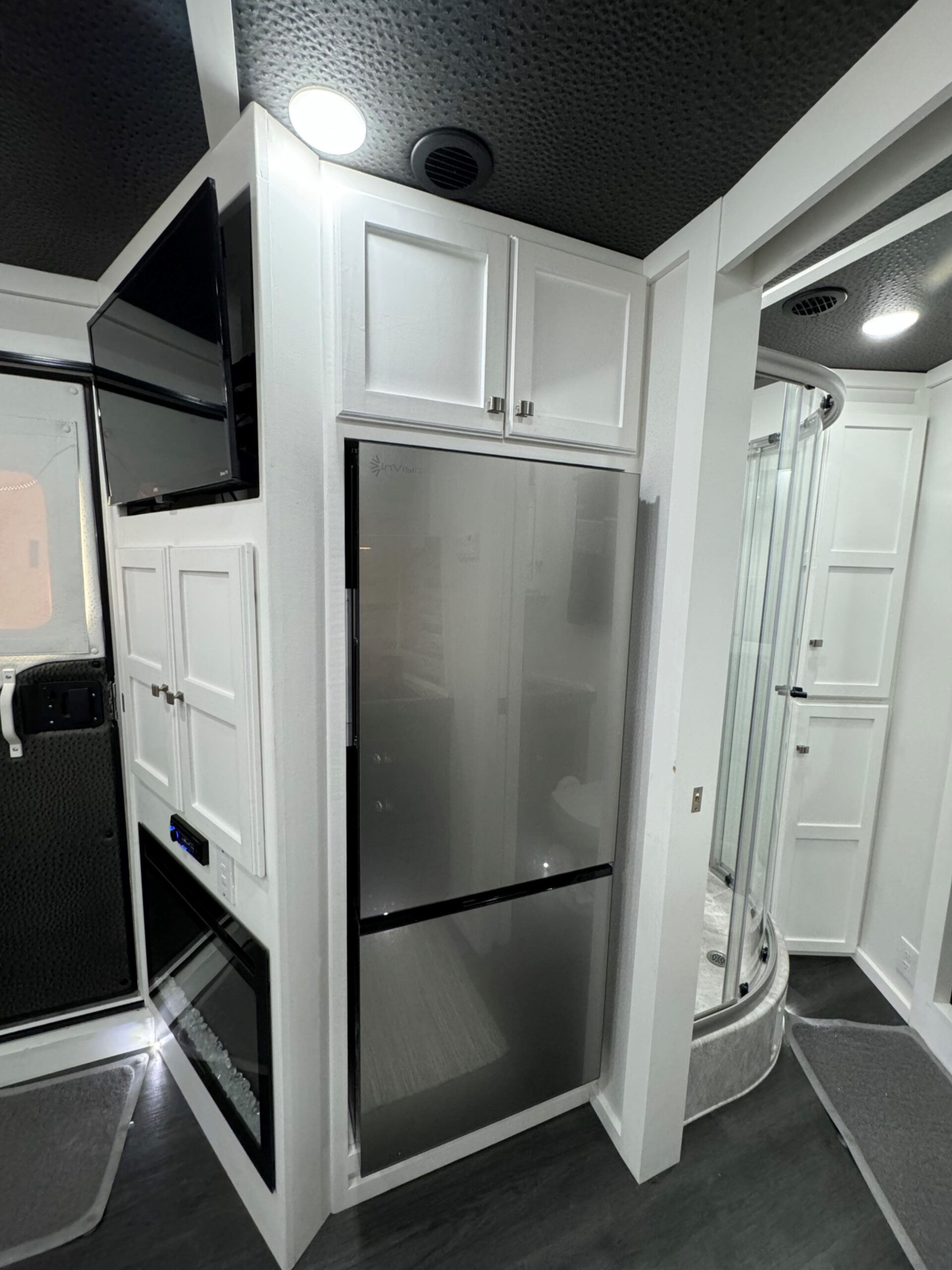 2025 KIEFERBILT 3 HORSE W/ 10′ JBJ CONVERSIONS LIVING QUARTERS, TONS OF UPGRADES, & TONS OF STORAGE!! $109,900