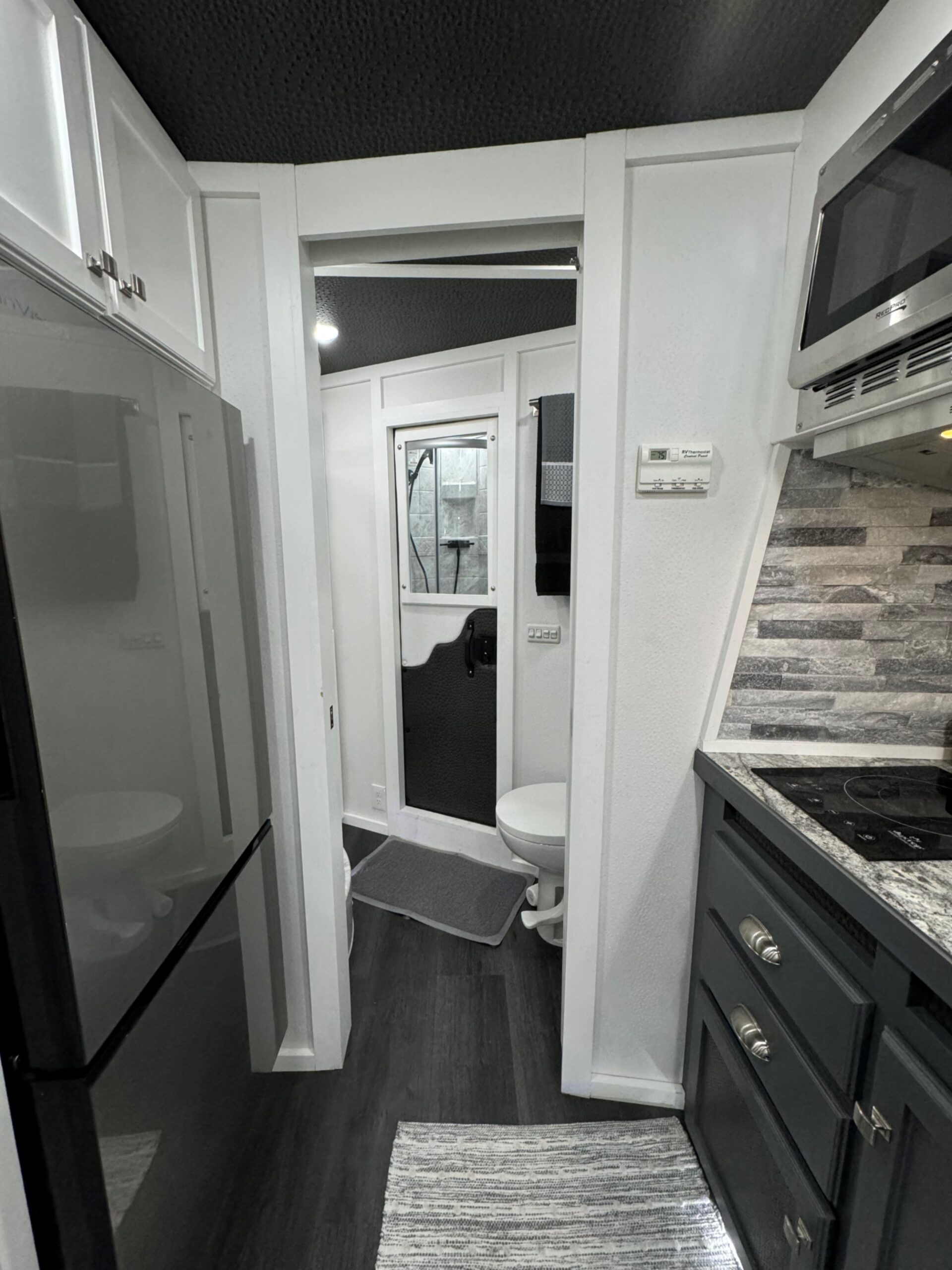 2025 KIEFERBILT 3 HORSE W/ 10′ JBJ CONVERSIONS LIVING QUARTERS, TONS OF UPGRADES, & TONS OF STORAGE!! $109,900