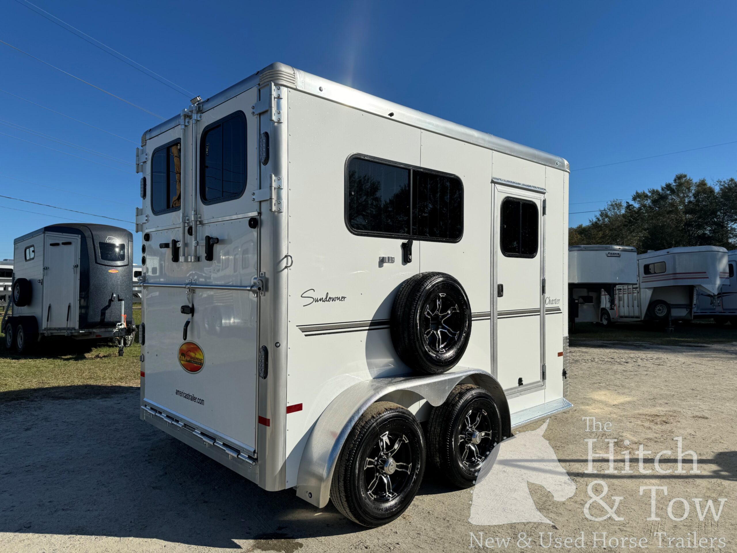 2025 SUNDOWNER CHARTER SE BUMPER PULL 2 HORSE STRAIGHT LOAD w/ GREAT FEATURES! $28,500