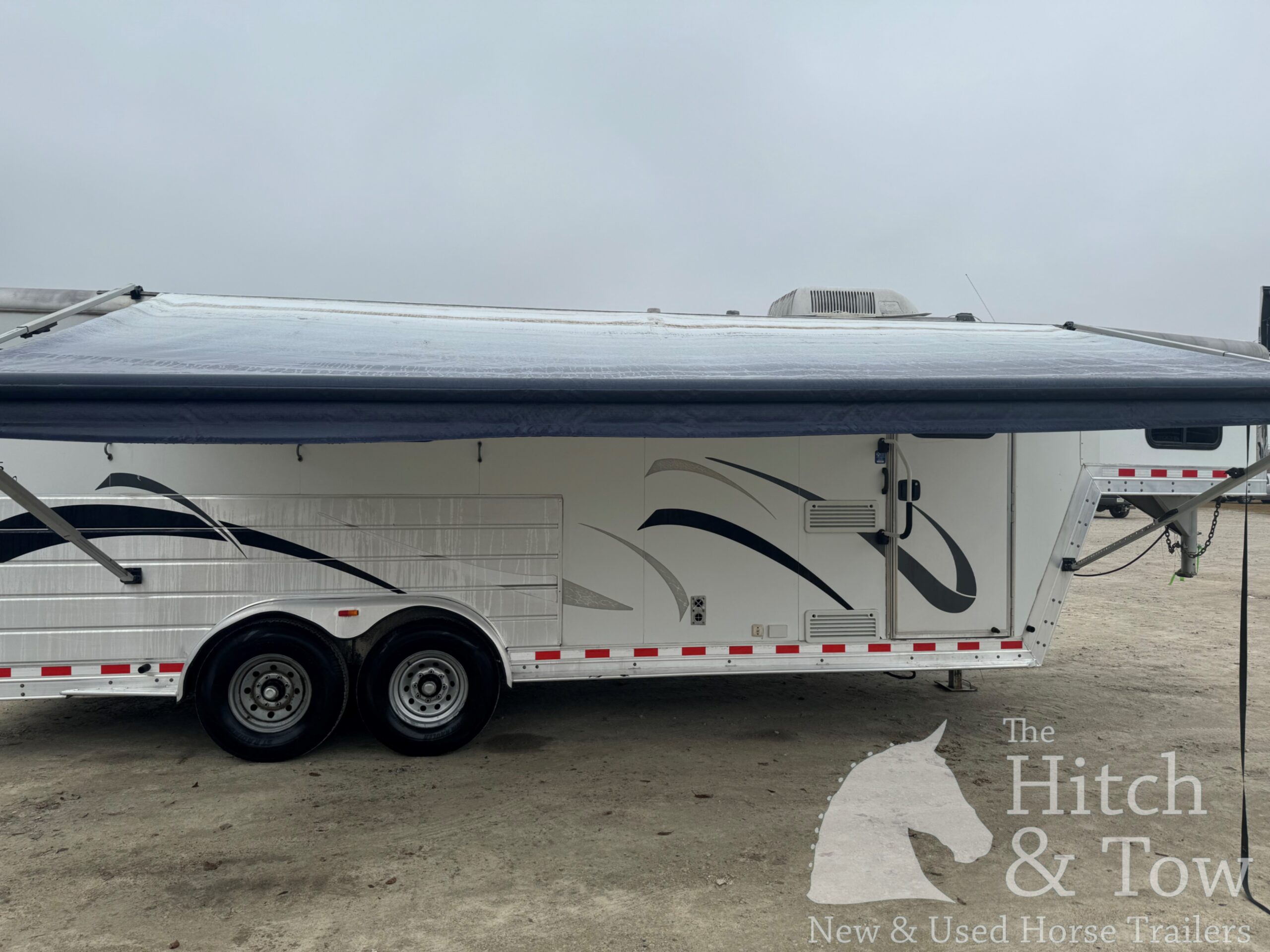 2006 KIEFERBUILT 3 HORSE w/ 8′ LIVING QUARTERS $24,500