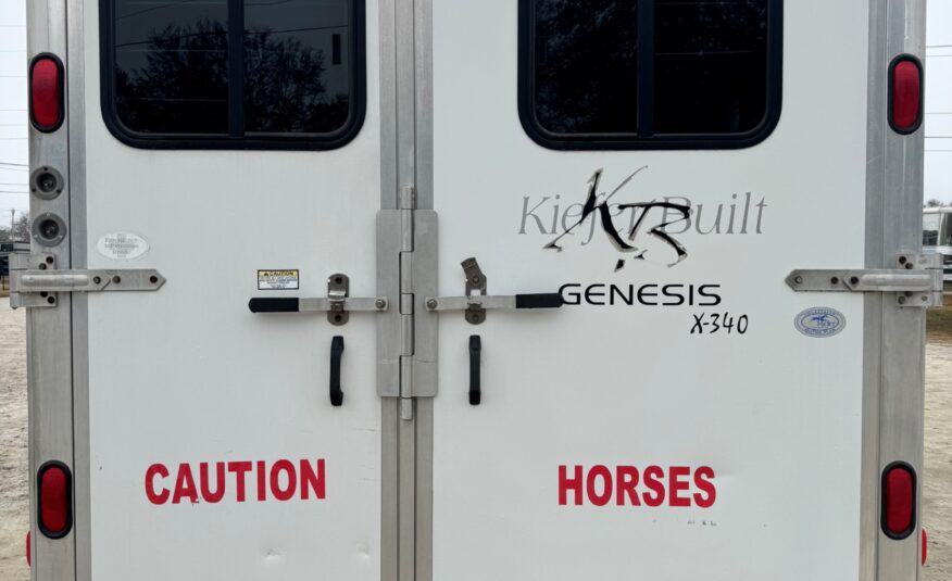 2006 KIEFERBUILT 3 HORSE w/ 8′ LIVING QUARTERS $24,500