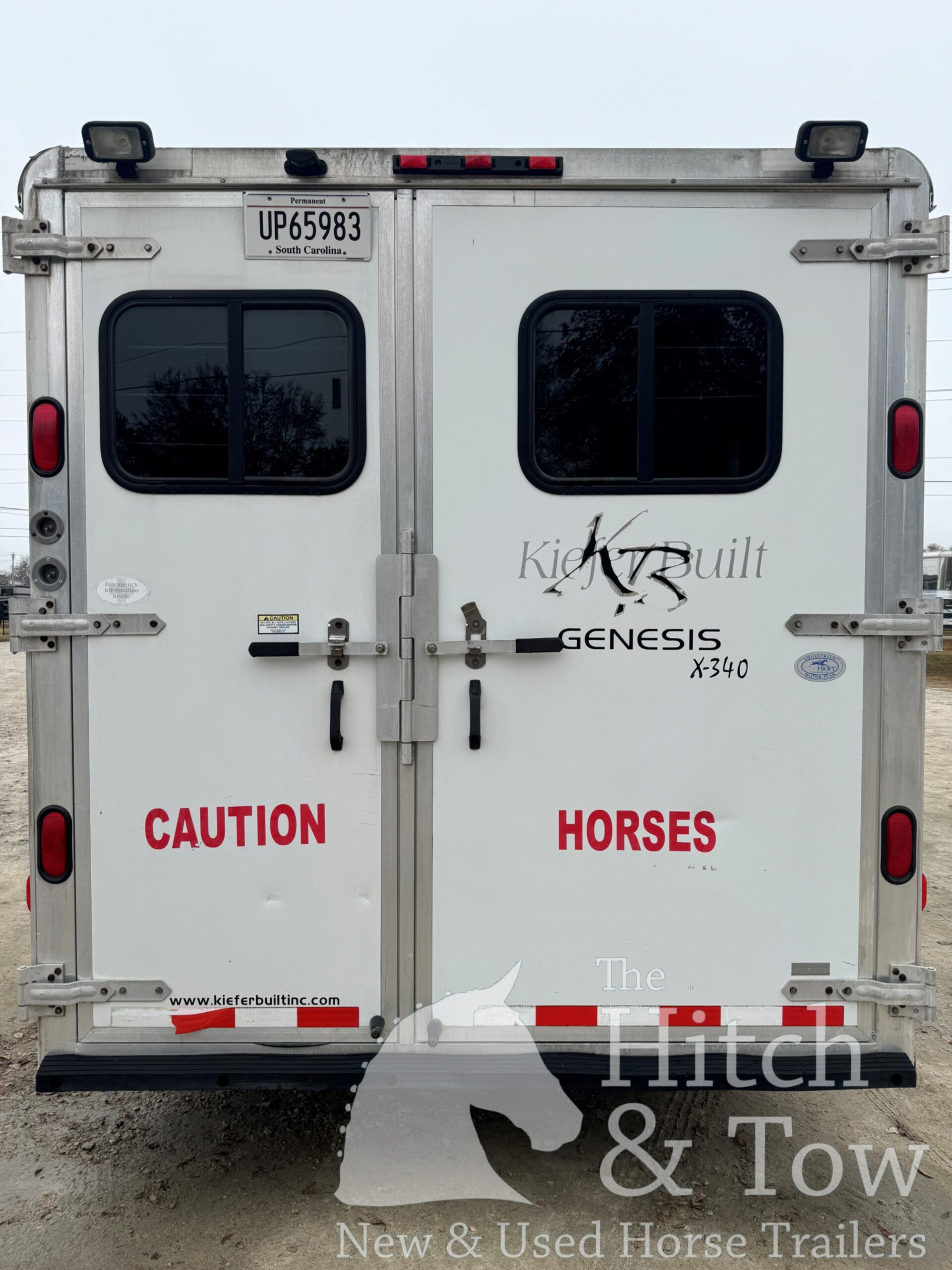 2006 KIEFERBUILT 3 HORSE w/ 8′ LIVING QUARTERS $24,500