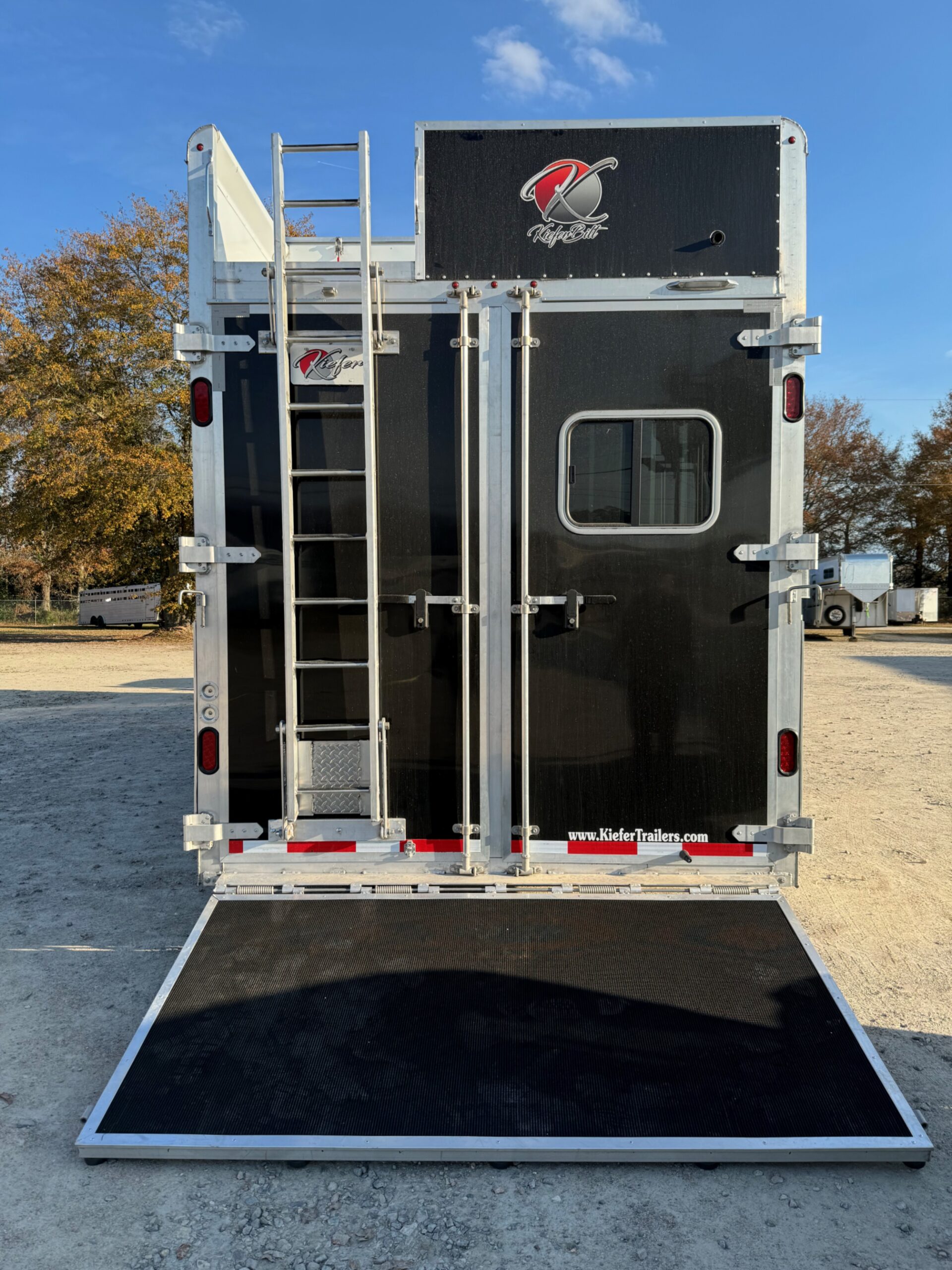 2025 KIEFERBILT 3 HORSE W/ 10′ JBJ CONVERSIONS LIVING QUARTERS, TONS OF UPGRADES, & TONS OF STORAGE!! $109,900