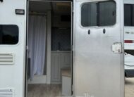 2005 DREAM COACH 2 HORSE STRAIGHT LOAD GOOSENECK WITH 7′ LQ & MID-TACK! $26,500