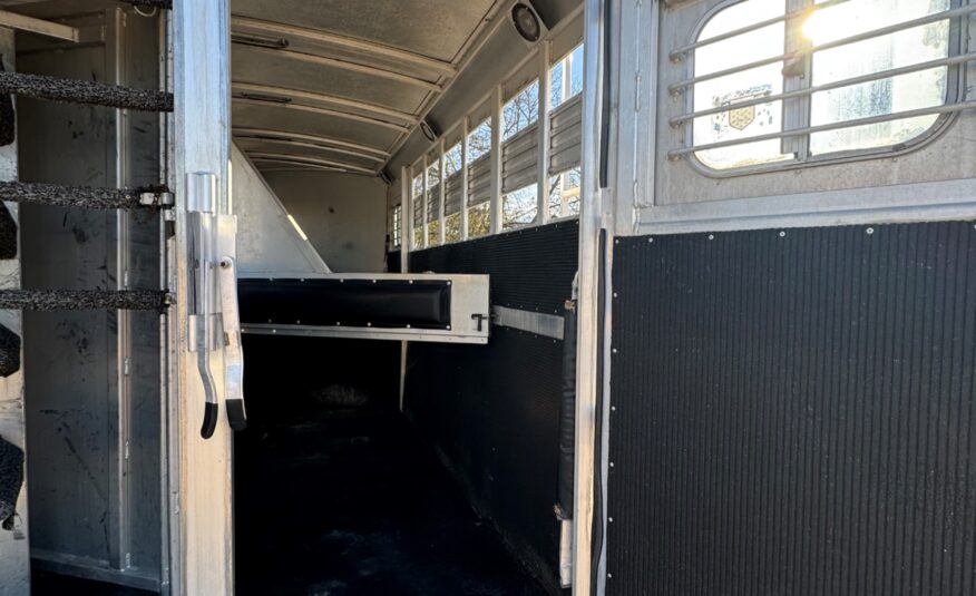 1995 4-STAR 4 HORSE STOCK COMBO w/ LIVING QUARTERS $18,500