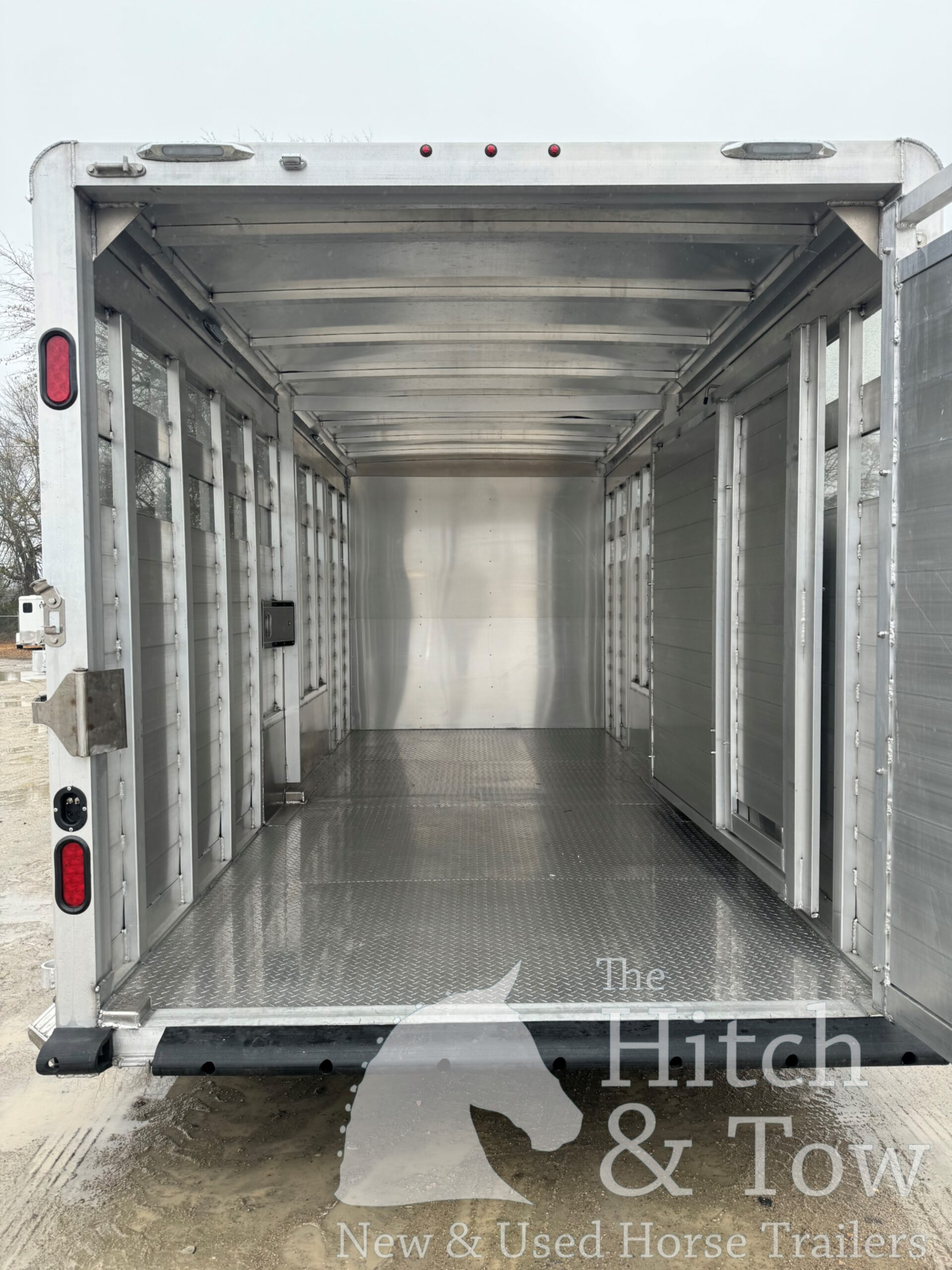 2025 KIEFERBILT STOCK COMBO GOOSENECK W/ MID TACK & DRESSING ROOM!! $42,390