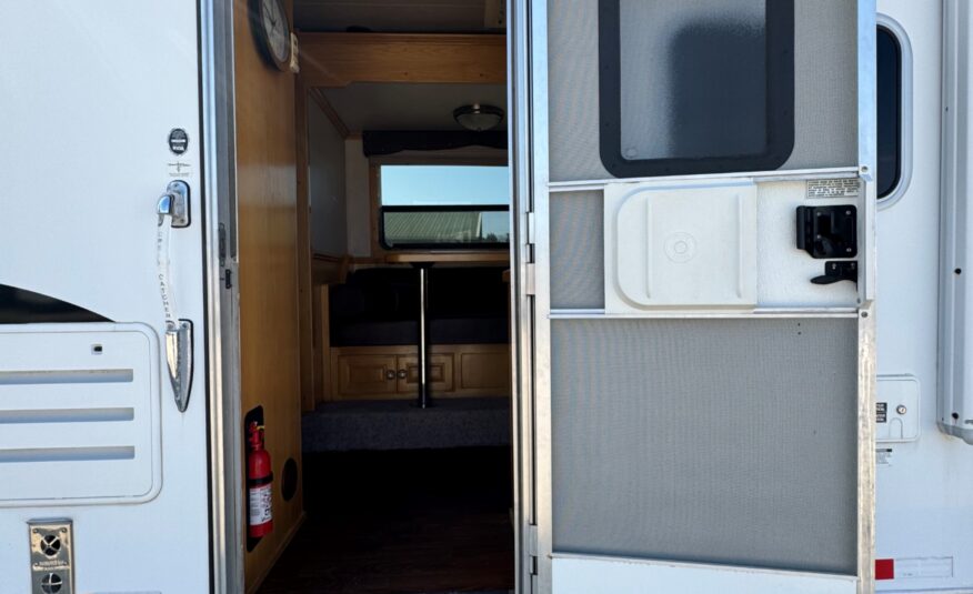 2009 CHEROKEE 3 HORSE w/ 11′ LIVING QUARTERS $34,900