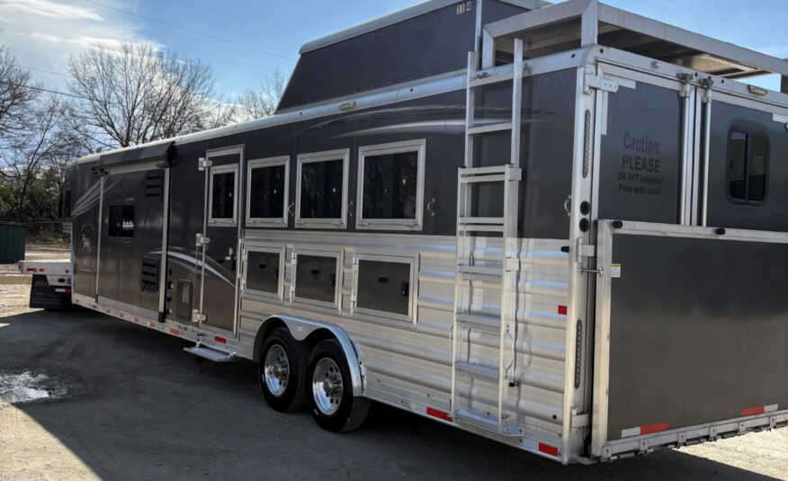 2021 MERHOW 4 HORSE GOOSENECK WITH 18′ LIVING QUARTERS & 9′ SLIDE OUT!! $115,000