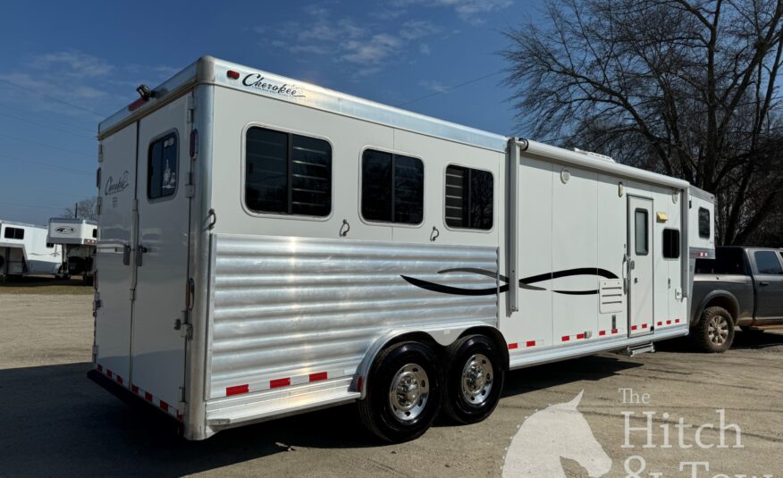 2009 CHEROKEE 3 HORSE w/ 11′ LIVING QUARTERS $34,900