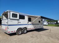 2011 KIEFERBUILT GENESIS S8-SL-2 3 HORSE STRAIGHT LOAD W/ LIVING QUARTERS & MID/TACK!!! $42,500