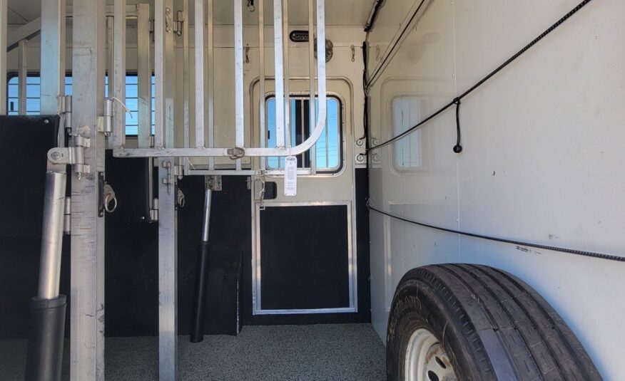 2011 KIEFERBUILT GENESIS S8-SL-2 3 HORSE STRAIGHT LOAD W/ LIVING QUARTERS & MID/TACK!!! $44,900